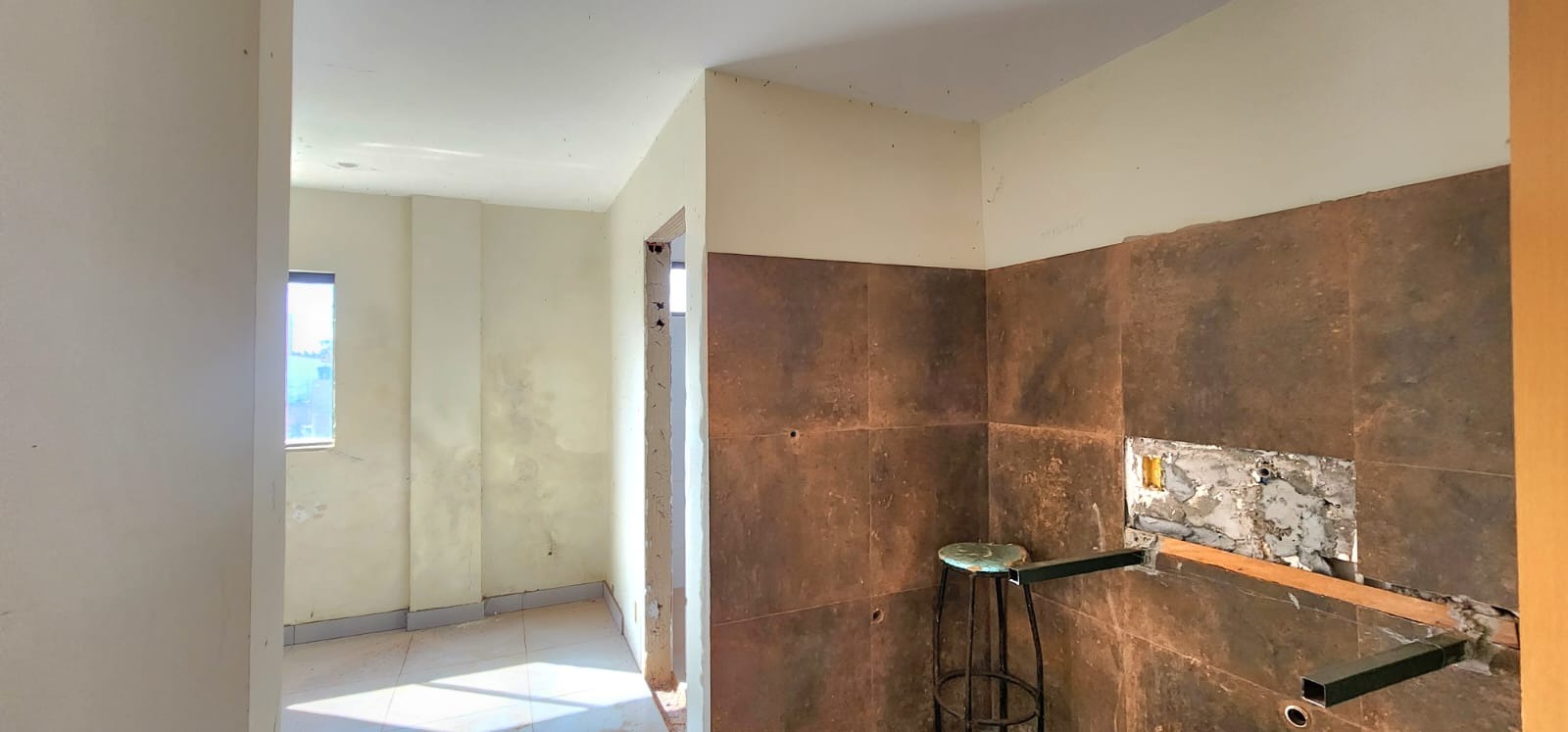 QD 803 Recanto das Emas Prédio 6 Quartos 112,50m² Térreo Locação
