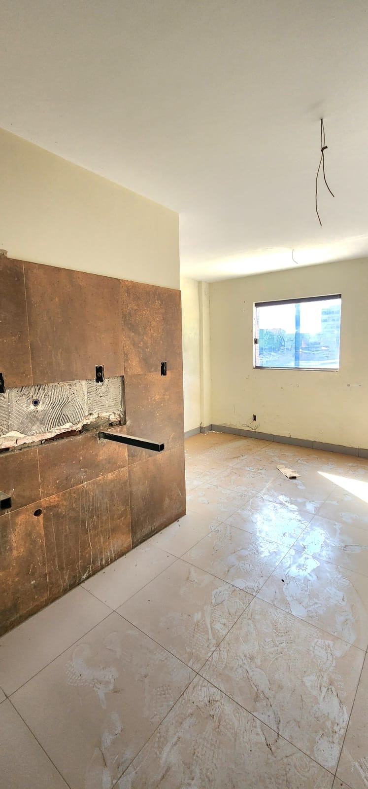 QD 803 Recanto das Emas Prédio 6 Quartos 112,50m² Térreo Locação