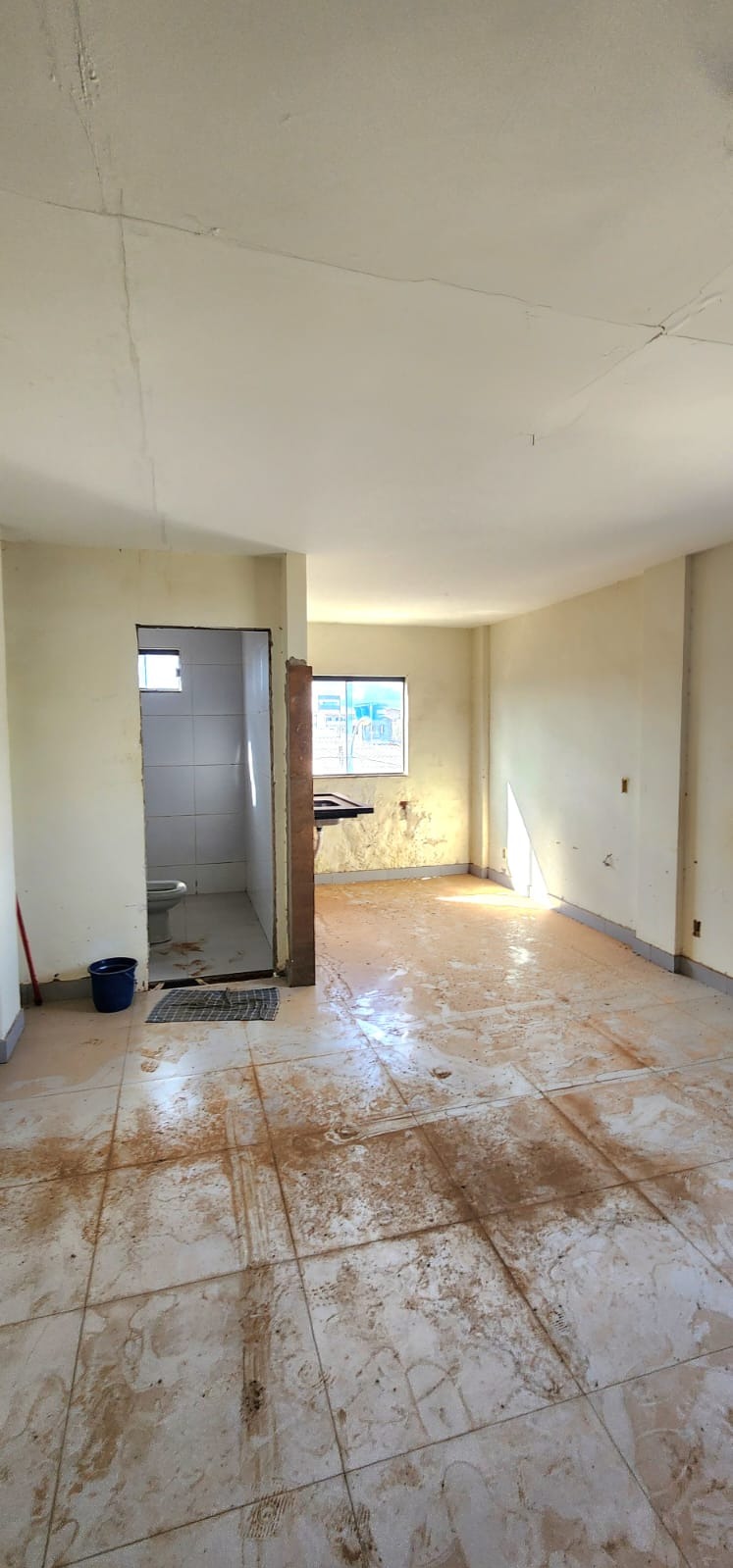 QD 803 Recanto das Emas Prédio 6 Quartos 112,50m² Térreo Locação