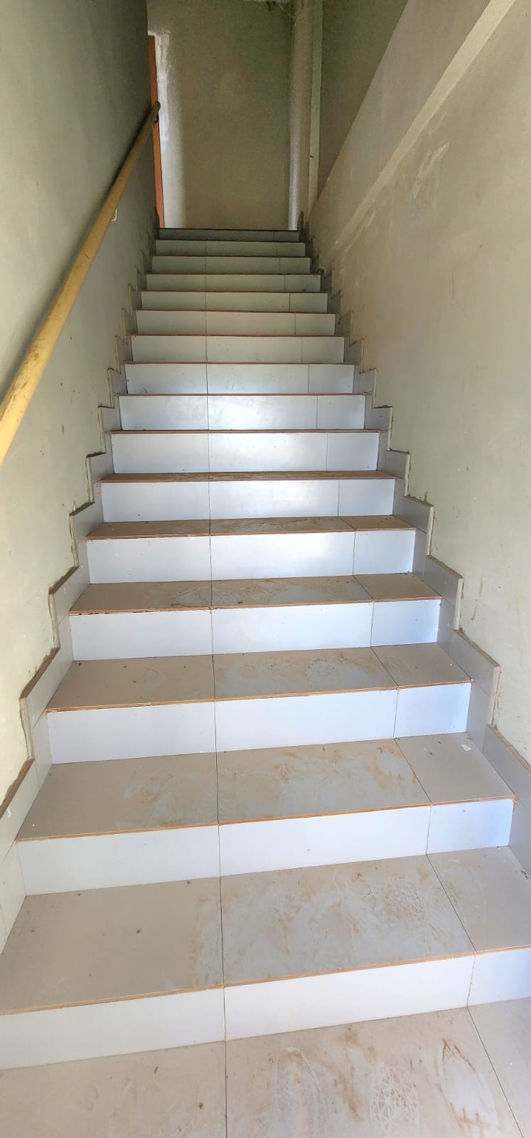 QD 803 Recanto das Emas Prédio 6 Quartos 112,50m² Térreo Locação