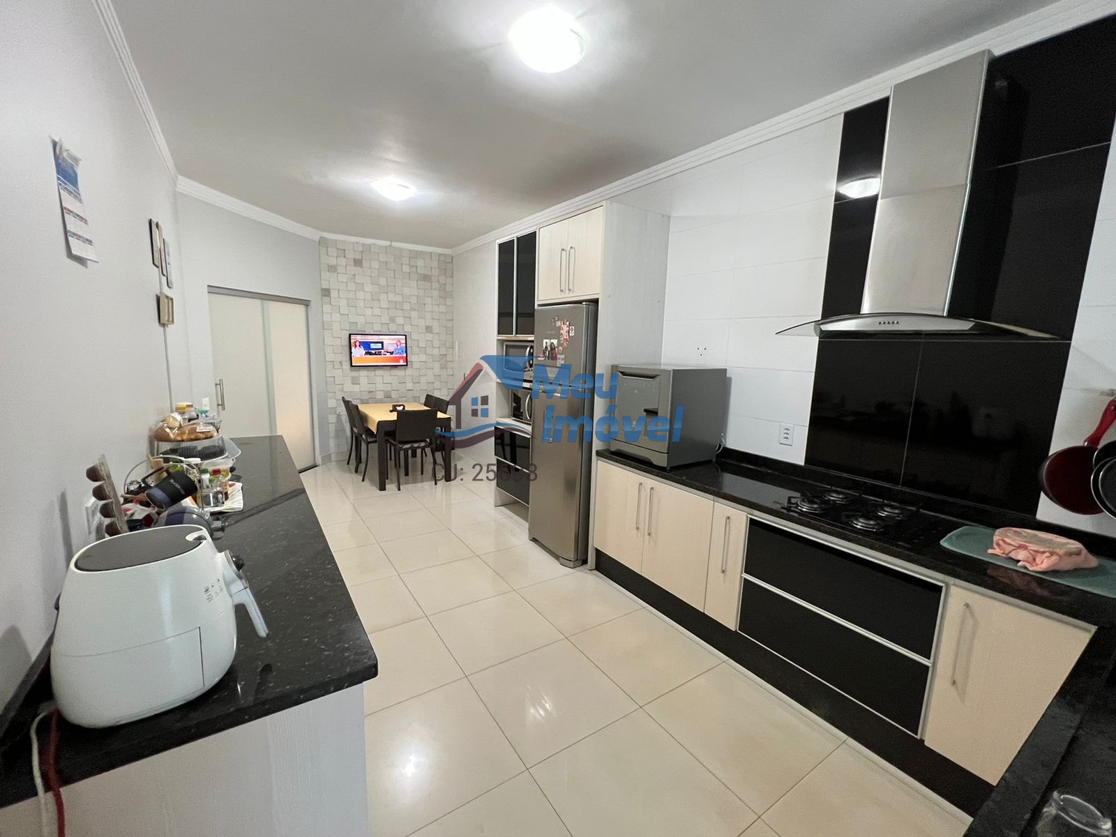 CASA 4 Quartos 3 Suítes 2 Vaga 400m² Armários Piscina aquecida Jardim