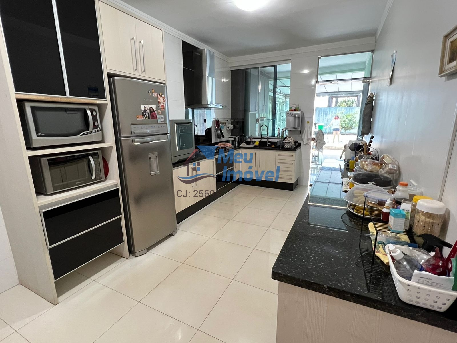 CASA 4 Quartos 3 Suítes 2 Vaga 400m² Armários Piscina aquecida Jardim