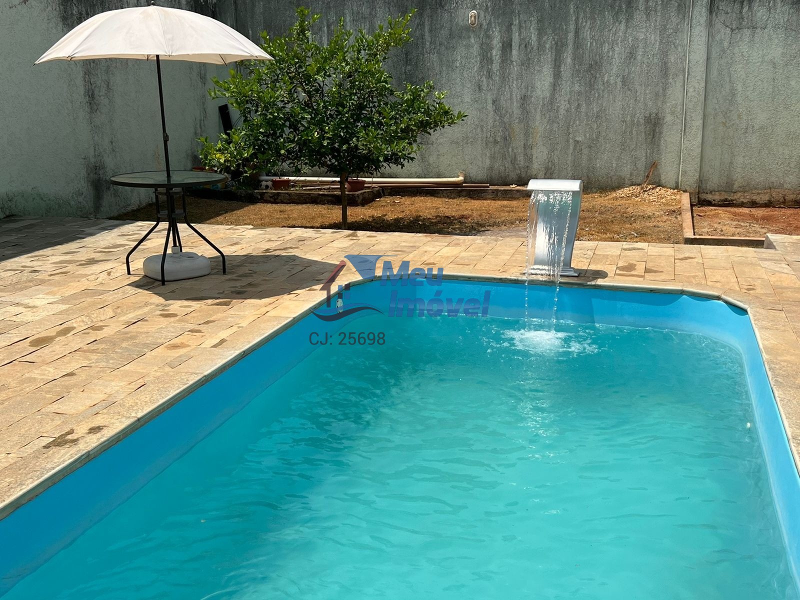 CASA 4 Quartos 3 Suítes 2 Vaga 400m² Armários Piscina aquecida Jardim
