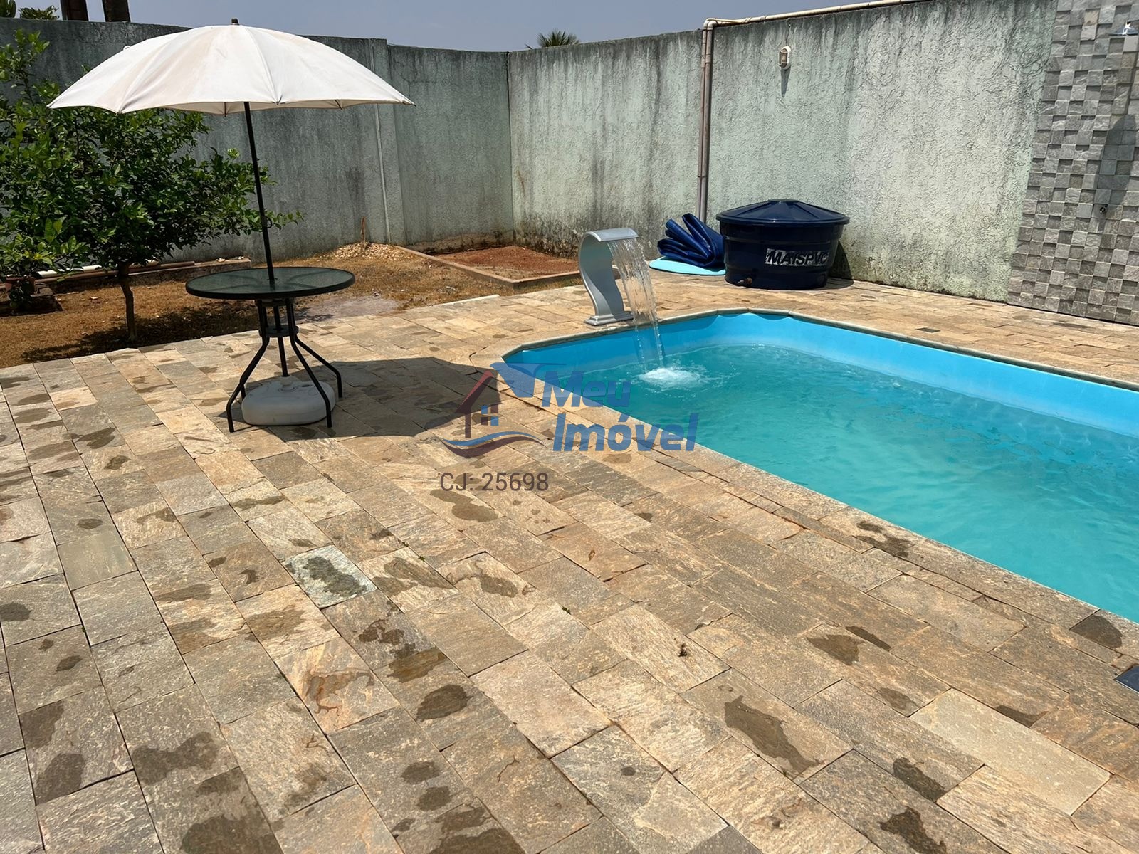CASA 4 Quartos 3 Suítes 2 Vaga 400m² Armários Piscina aquecida Jardim