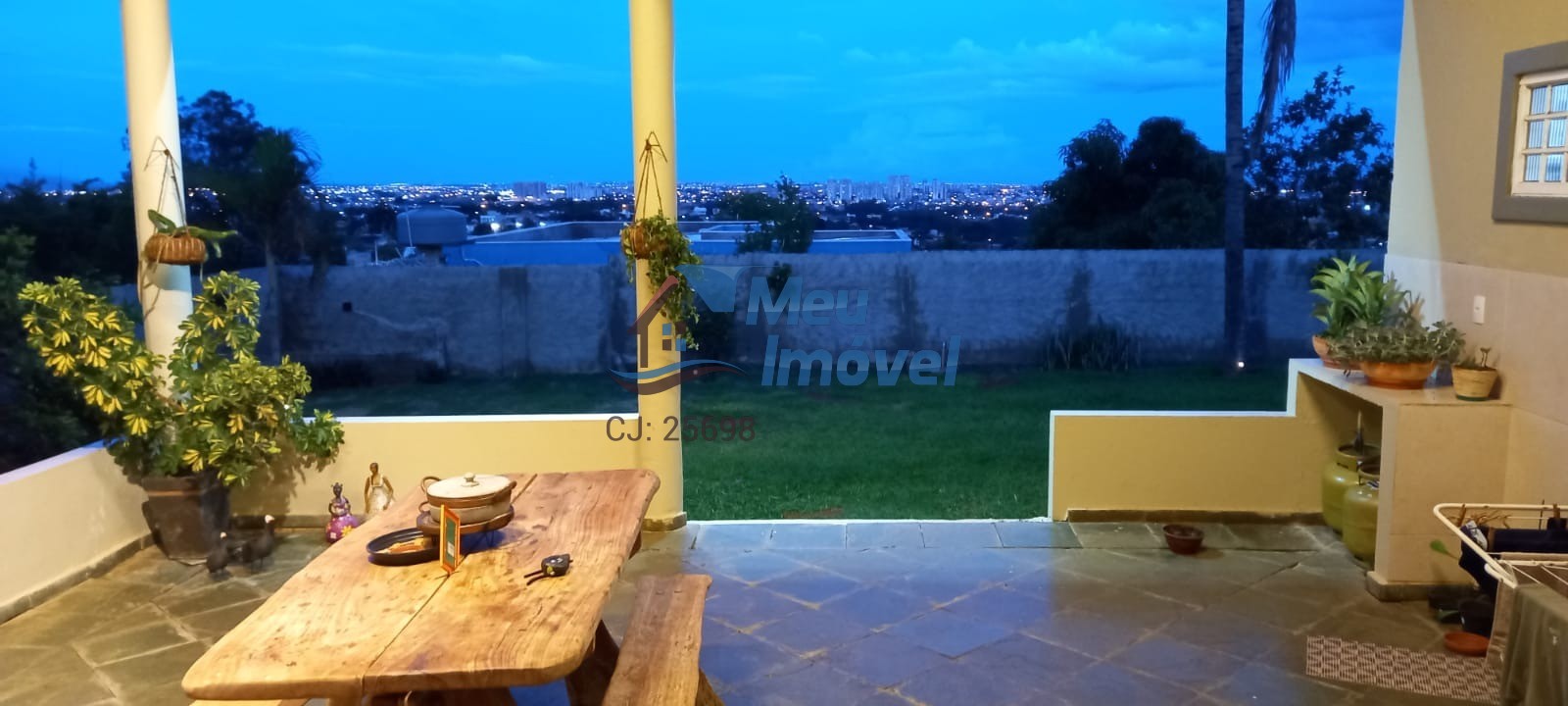 Cond Solar dos montes Arniquieras SHA CJ5 CH133 LT07 casa de laje com 5 quartos