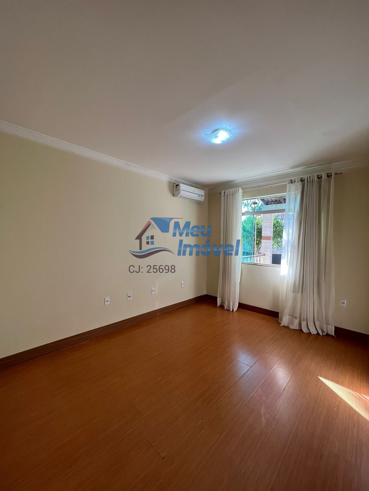 Bernardo Sayão Casa 4 Quartos 4 Suítes e uma Master 260m² Varanda 4 vagas