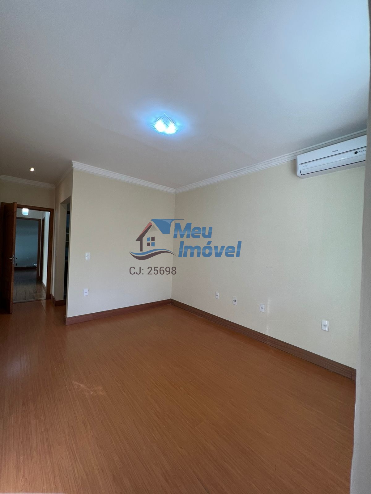 Bernardo Sayão Casa 4 Quartos 4 Suítes e uma Master 260m² Varanda 4 vagas