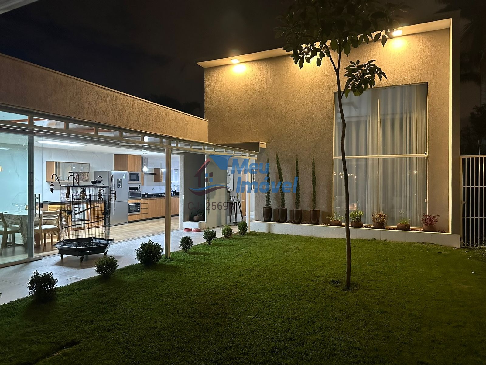 Quadra 5 Arniqueiras Casa 4 Quartos 2 Suítes 3 Vagas Escritório Lazer Piscina