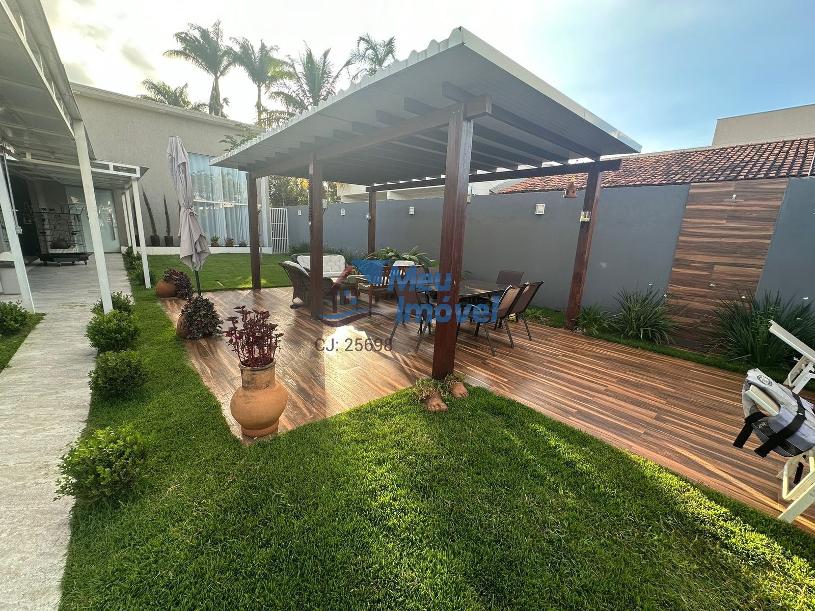 Quadra 5 Arniqueiras Casa 4 Quartos 2 Suítes 3 Vagas Escritório Lazer Piscina