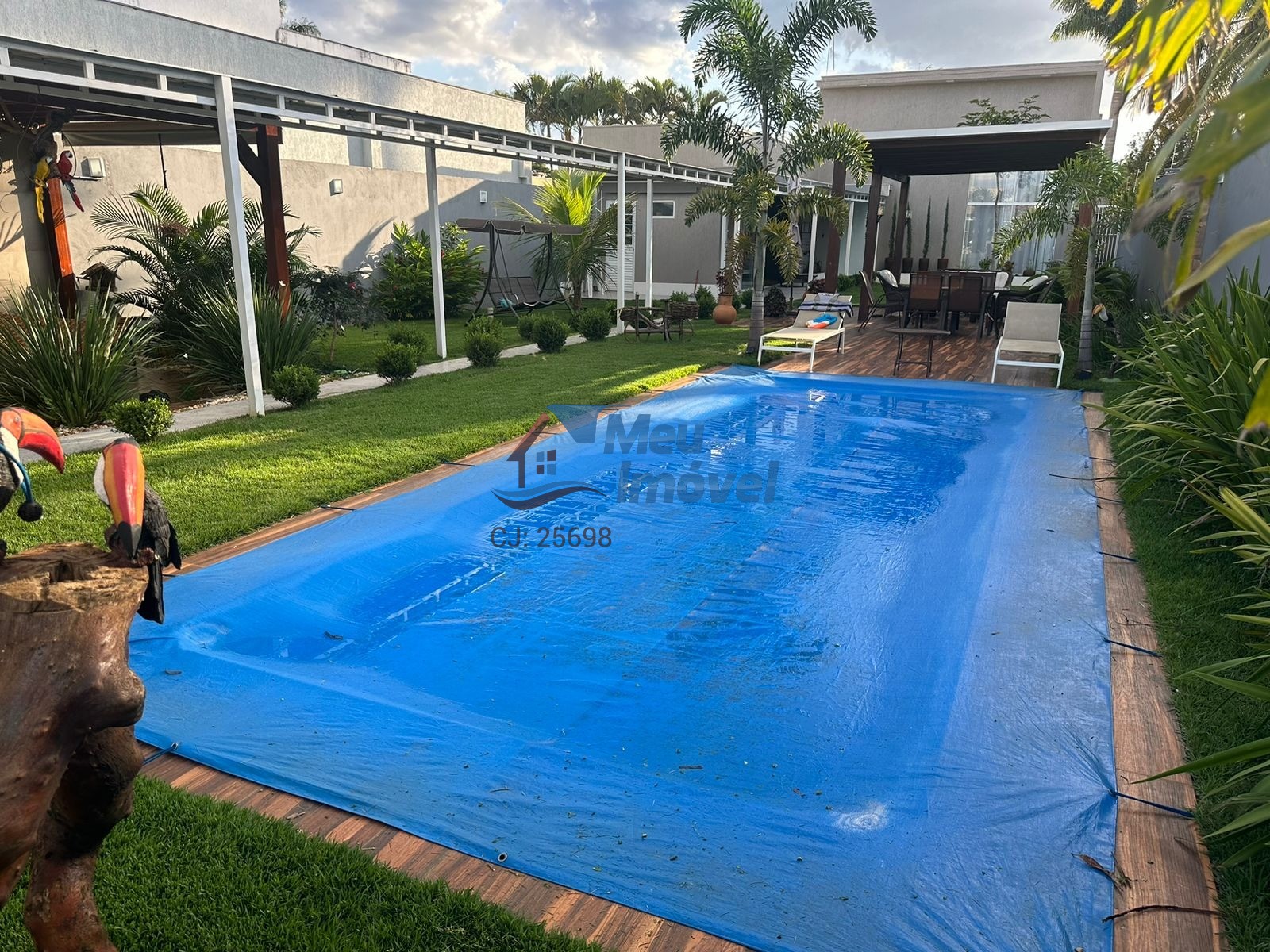 Quadra 5 Arniqueiras Casa 4 Quartos 2 Suítes 3 Vagas Escritório Lazer Piscina