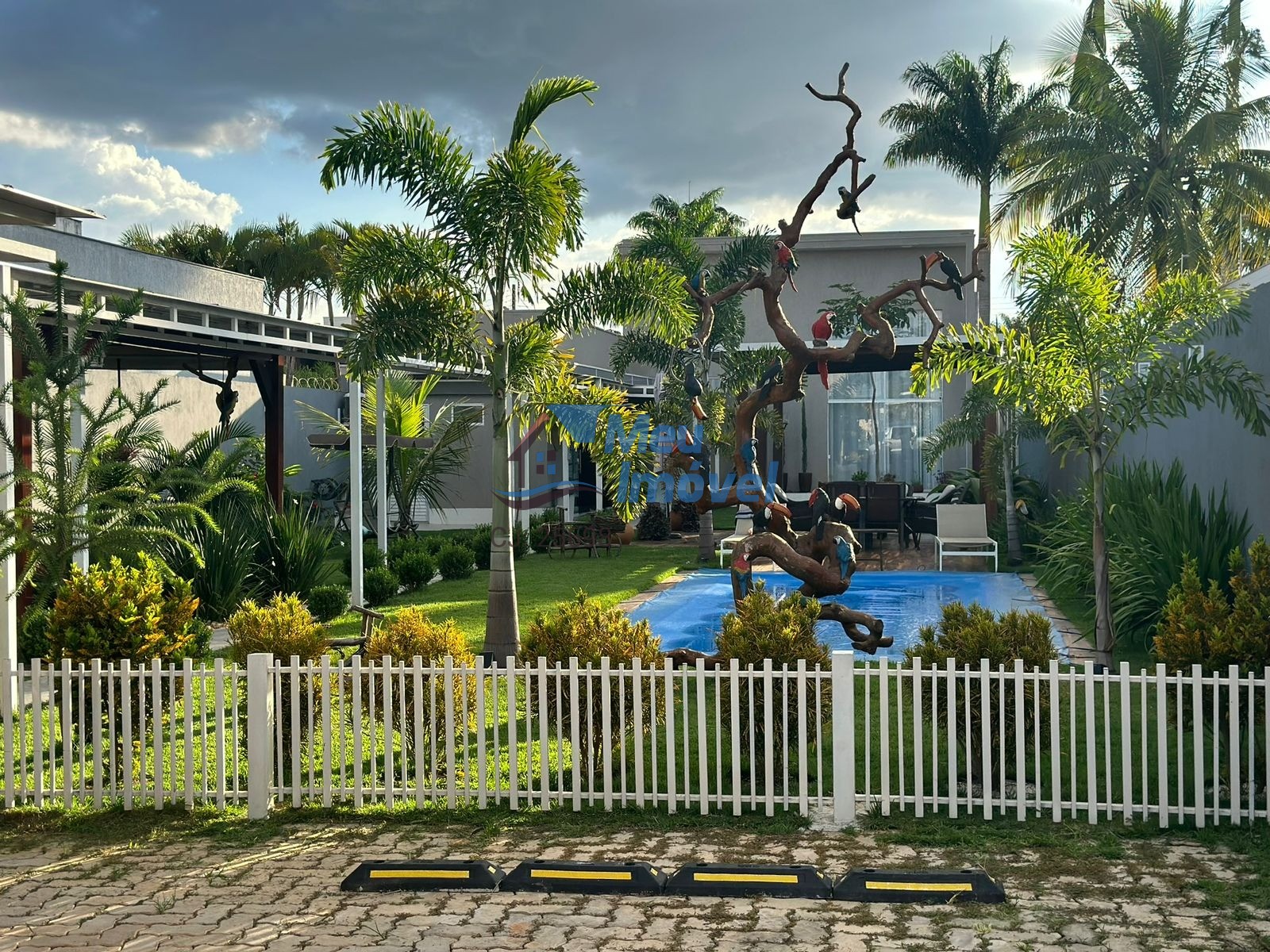 Quadra 5 Arniqueiras Casa 4 Quartos 2 Suítes 3 Vagas Escritório Lazer Piscina