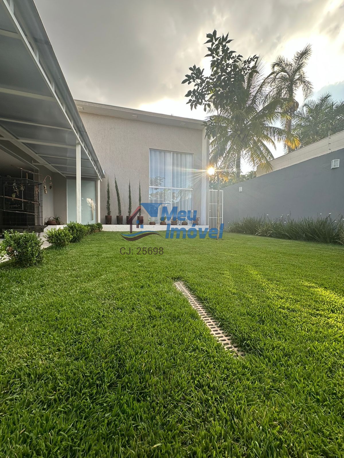 Quadra 5 Arniqueiras Casa 4 Quartos 2 Suítes 3 Vagas Escritório Lazer Piscina