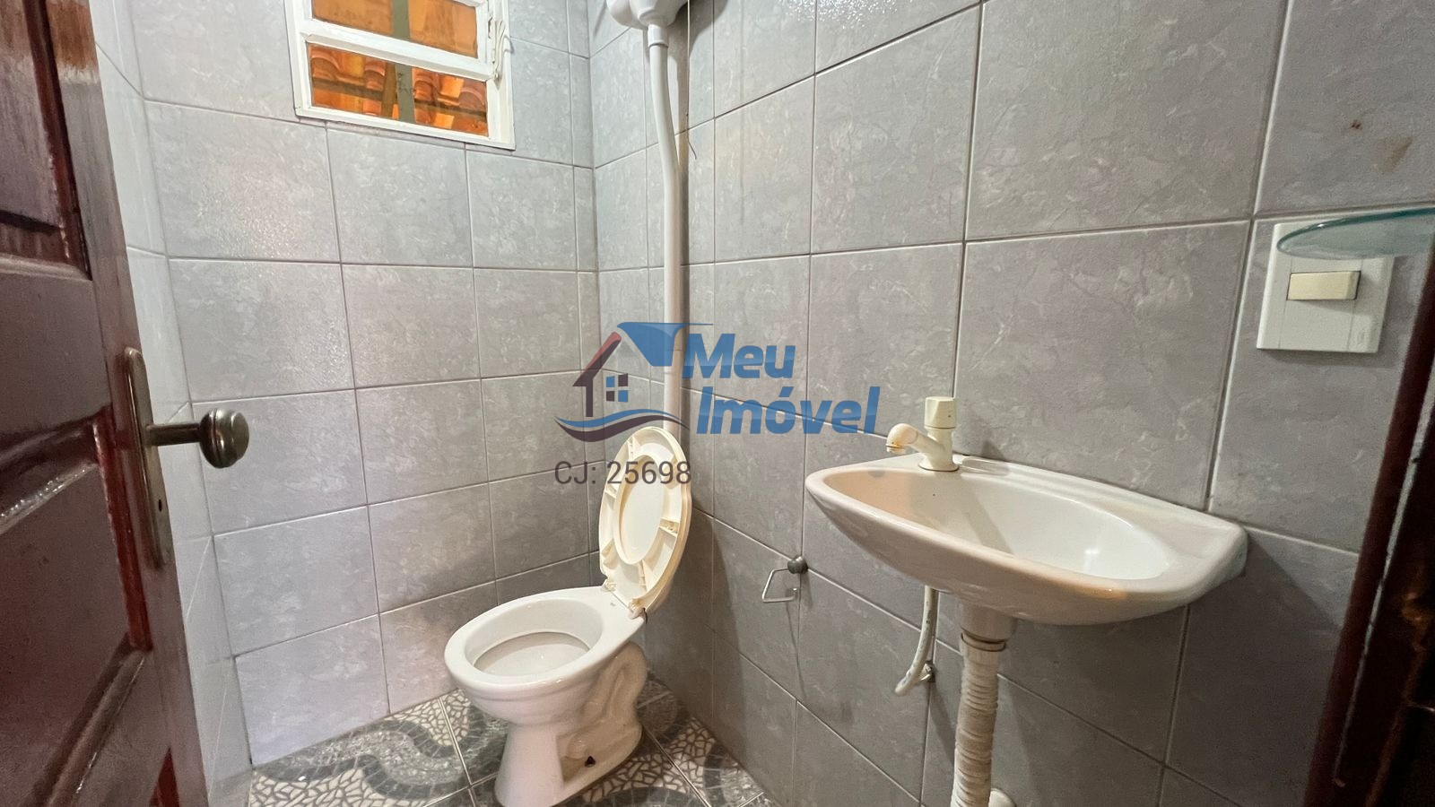 QN 406 Conj 16 Samambaia Sobrado 4 Quartos 1 Suíte 3 Vagas 105m² Varanda Lavabo