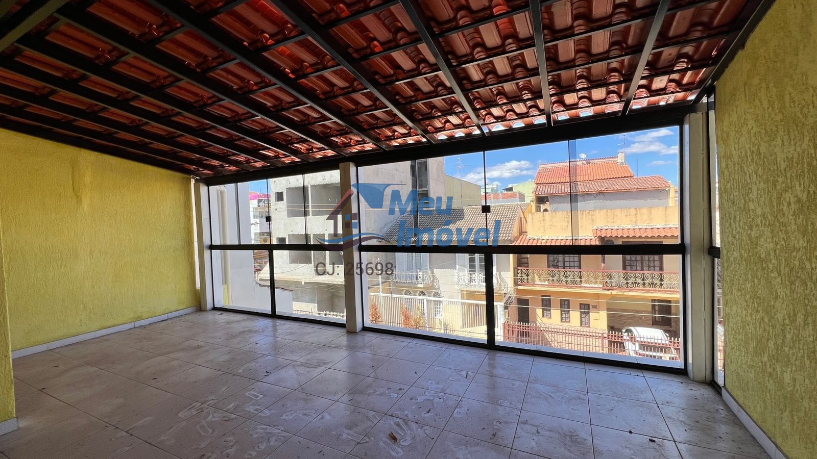 QN 406 Conj 16 Samambaia Sobrado 4 Quartos 1 Suíte 3 Vagas 105m² Varanda Lavabo