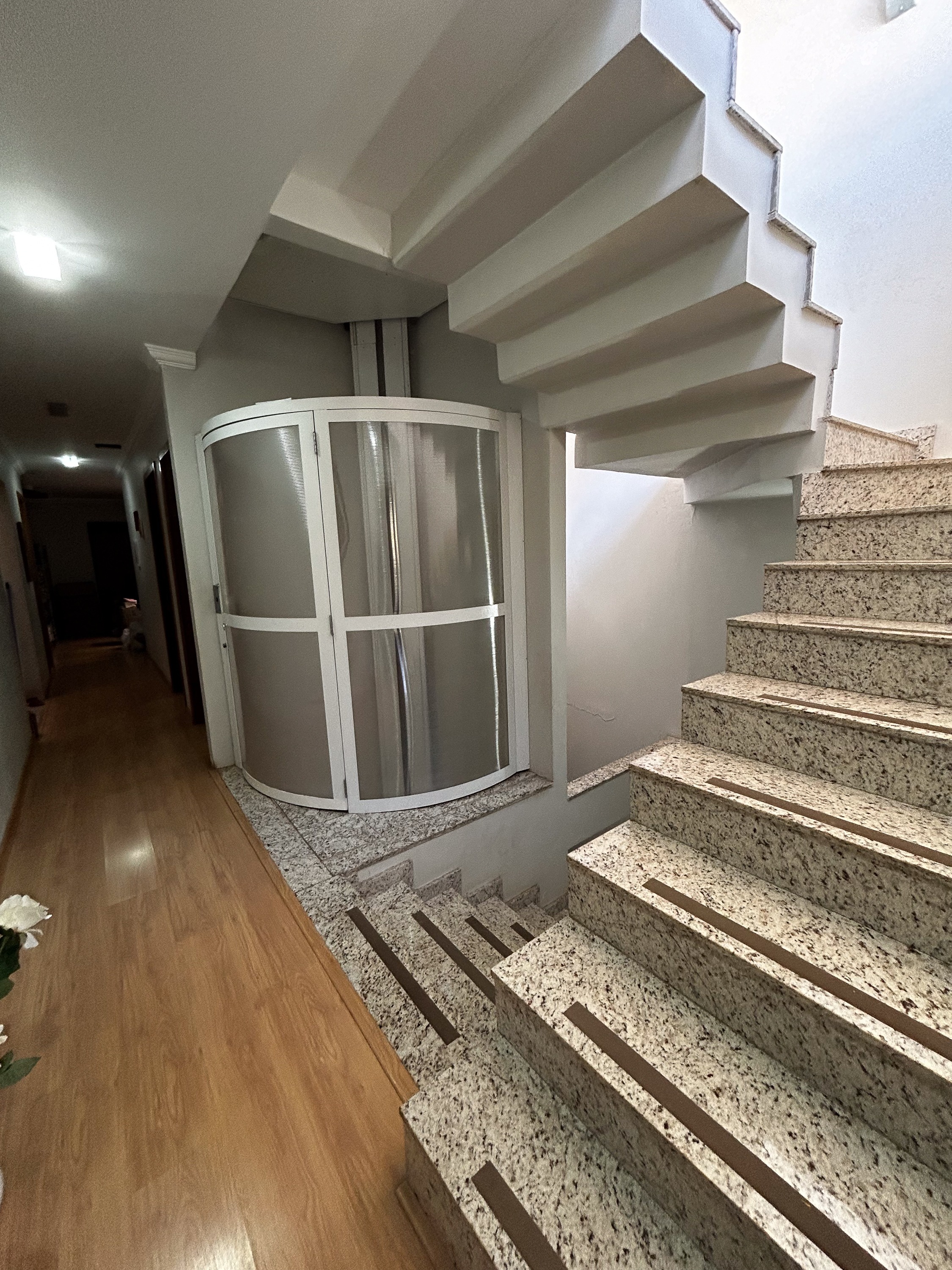 3° Av. Núcleo Bandeirante Sobrado 4 Quartos 1 Suíte 2 Vagas 200m² Elevador Lazer