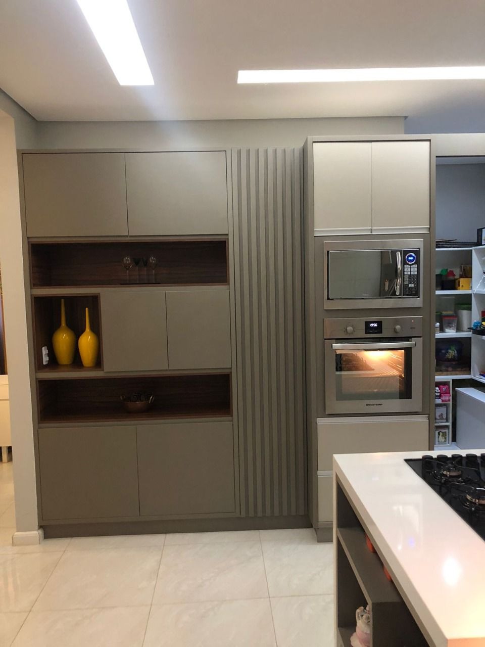 SHA conjunto 5 Casa 4 Quartos 3 Suítes 2 Vagas Lote 400 m² Útil 285 m²