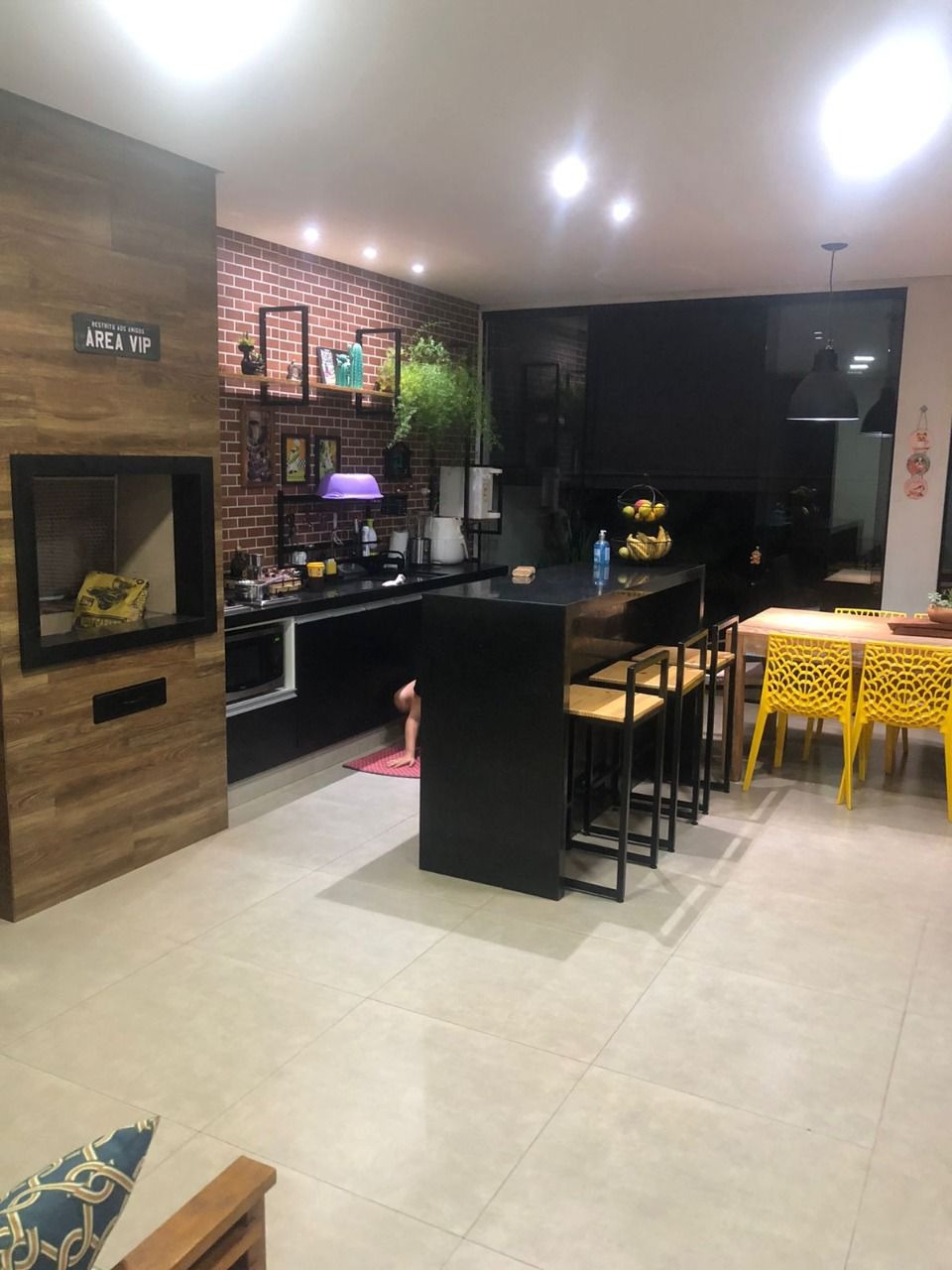 SHA conjunto 5 Casa 4 Quartos 3 Suítes 2 Vagas Lote 400 m² Útil 285 m²