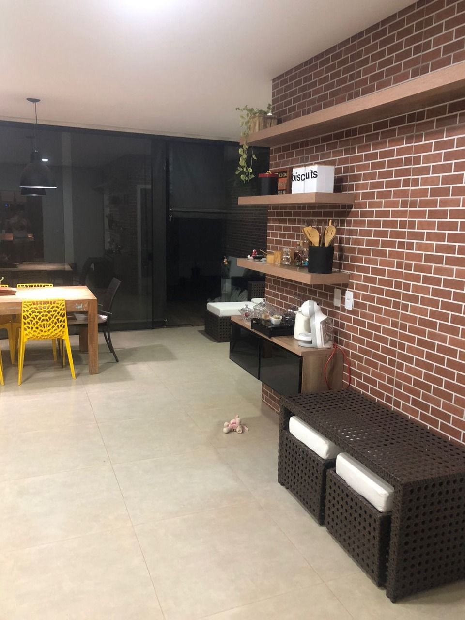 SHA conjunto 5 Casa 4 Quartos 3 Suítes 2 Vagas Lote 400 m² Útil 285 m²