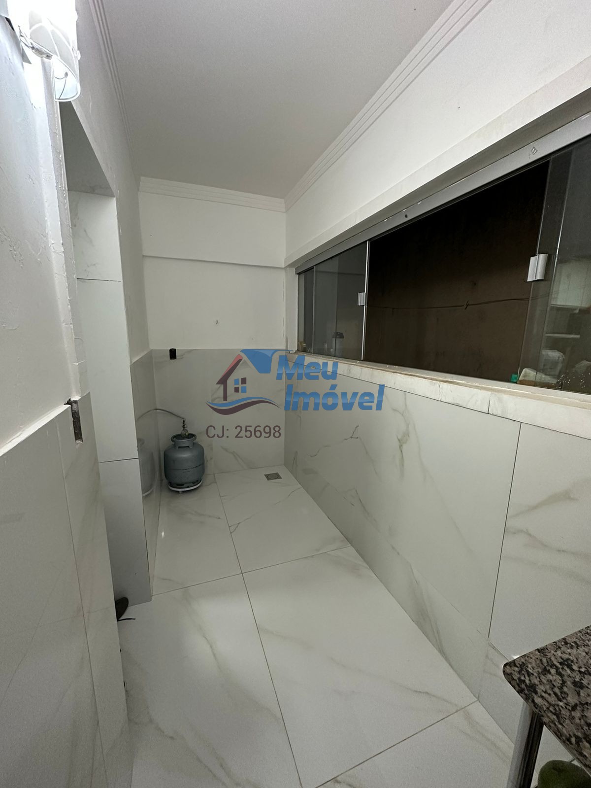 Qnn 21 ceilândia norte casa reformada 2 quartos 2 vagas cozi
