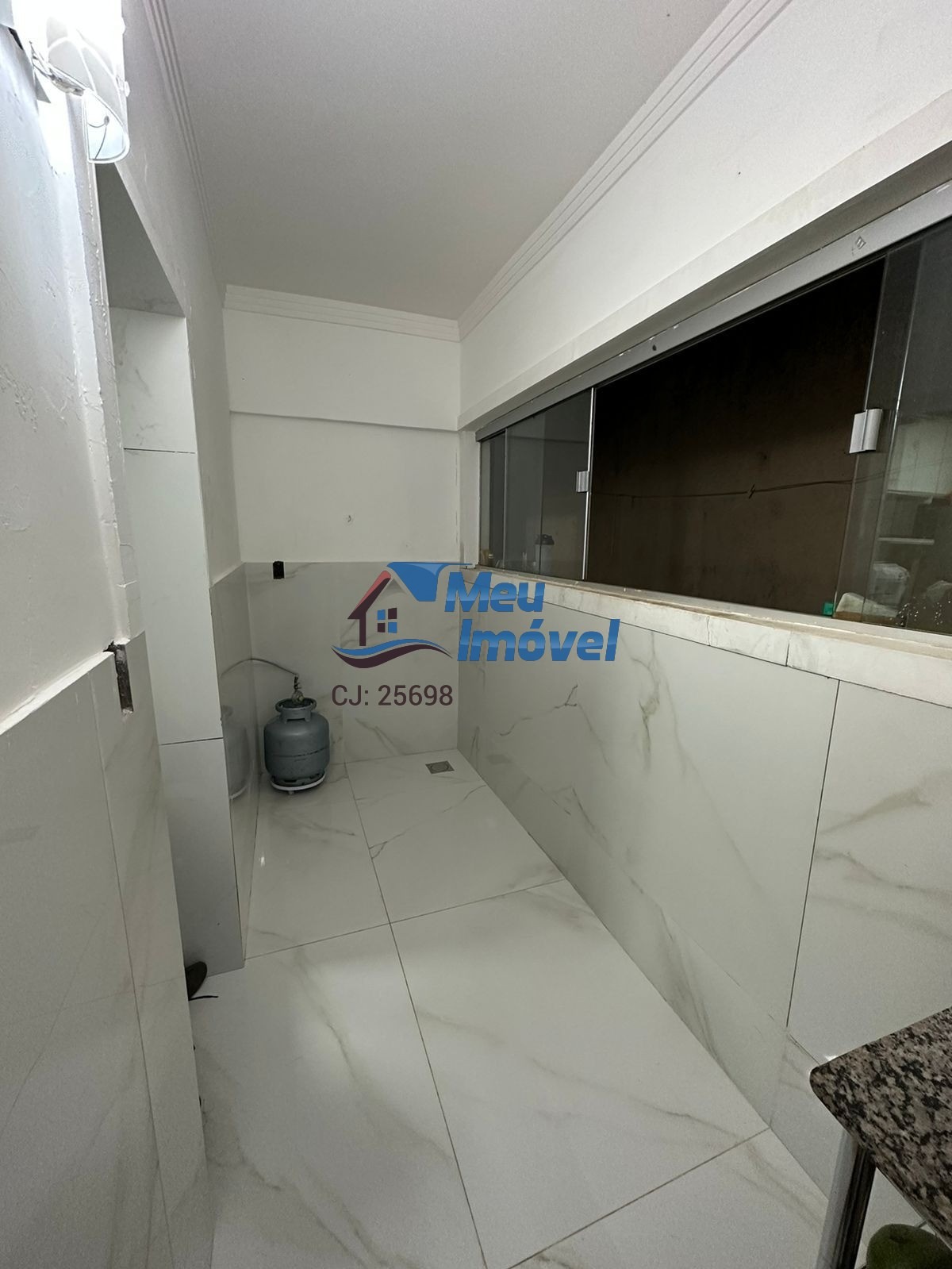 Qnn 21 ceilândia norte casa reformada 2 quartos 2 vagas cozi