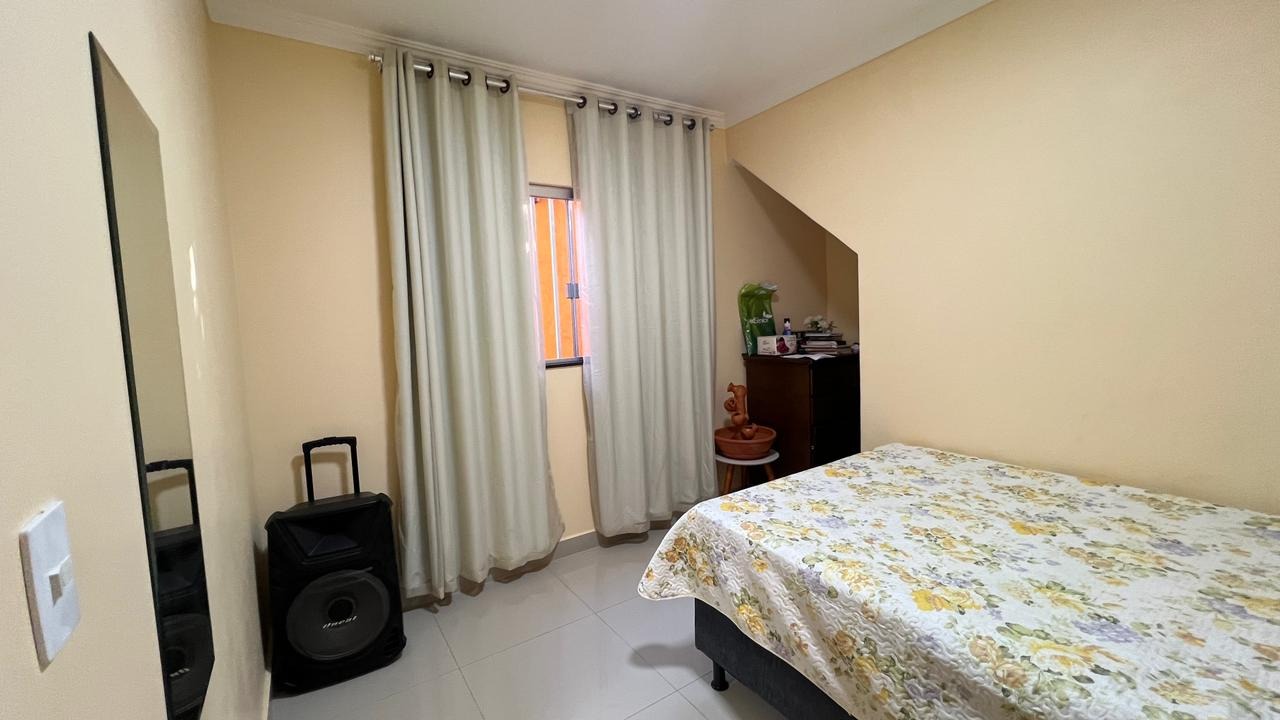 Qr 213 samambaia norte sobrado 4 quartos 1 suíte 2 vagas 378