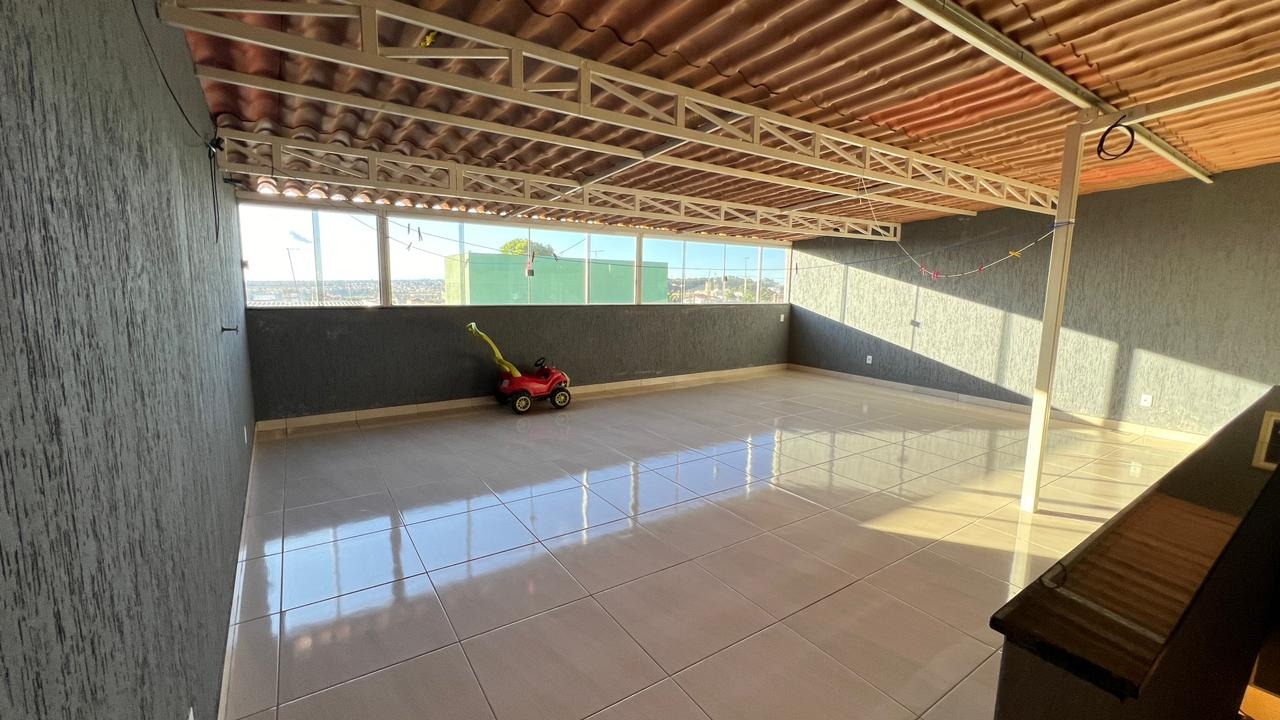 QR 213 Samambaia Norte Sobrado 4 Quartos 1 Suíte 2 Vagas 378,75m² Varanda