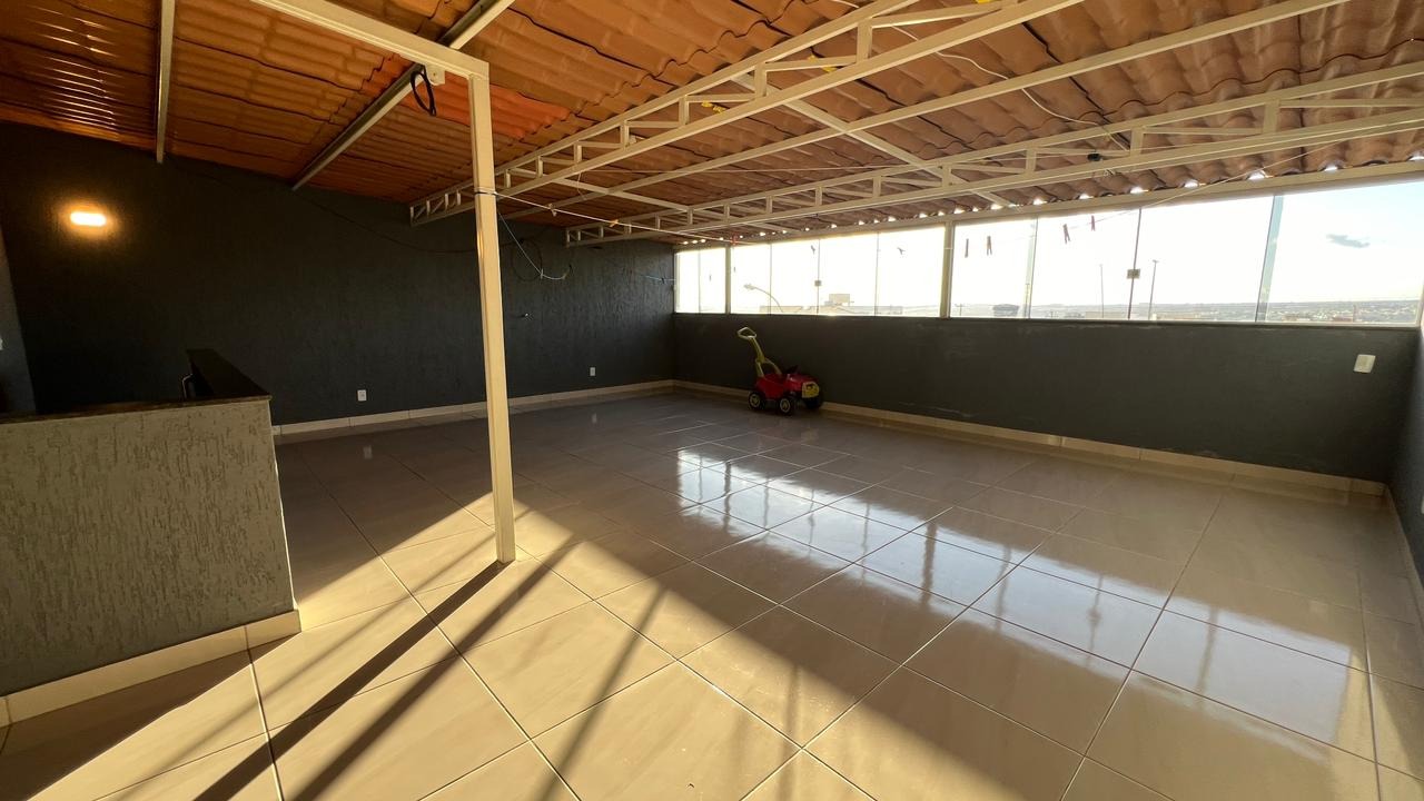 QR 213 Samambaia Norte Sobrado 4 Quartos 1 Suíte 2 Vagas 378,75m² Varanda