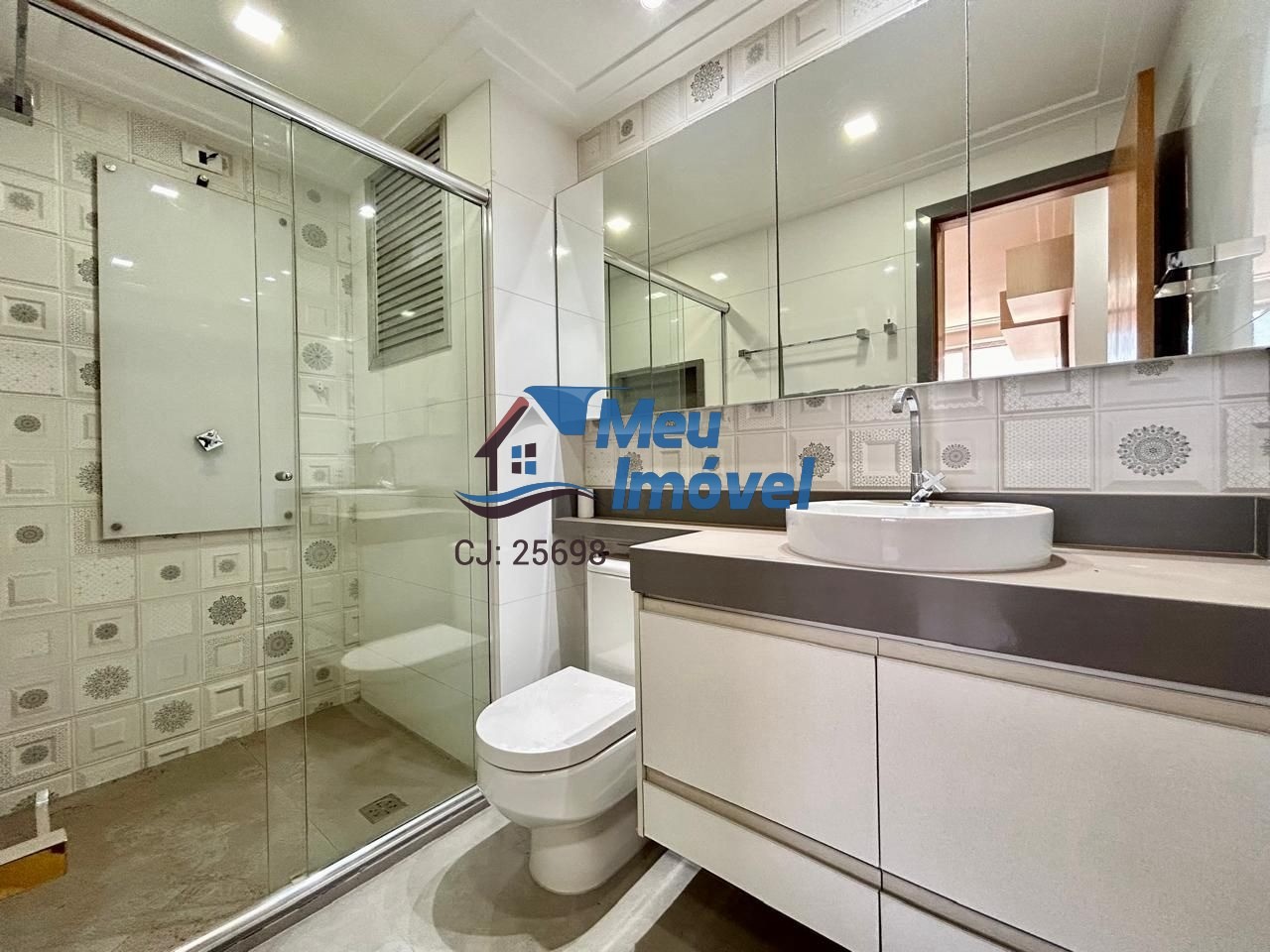 C 06 Centro Residencial Novità 2 quartos 1 suíte 70m² Reformado Armários 1 Vaga