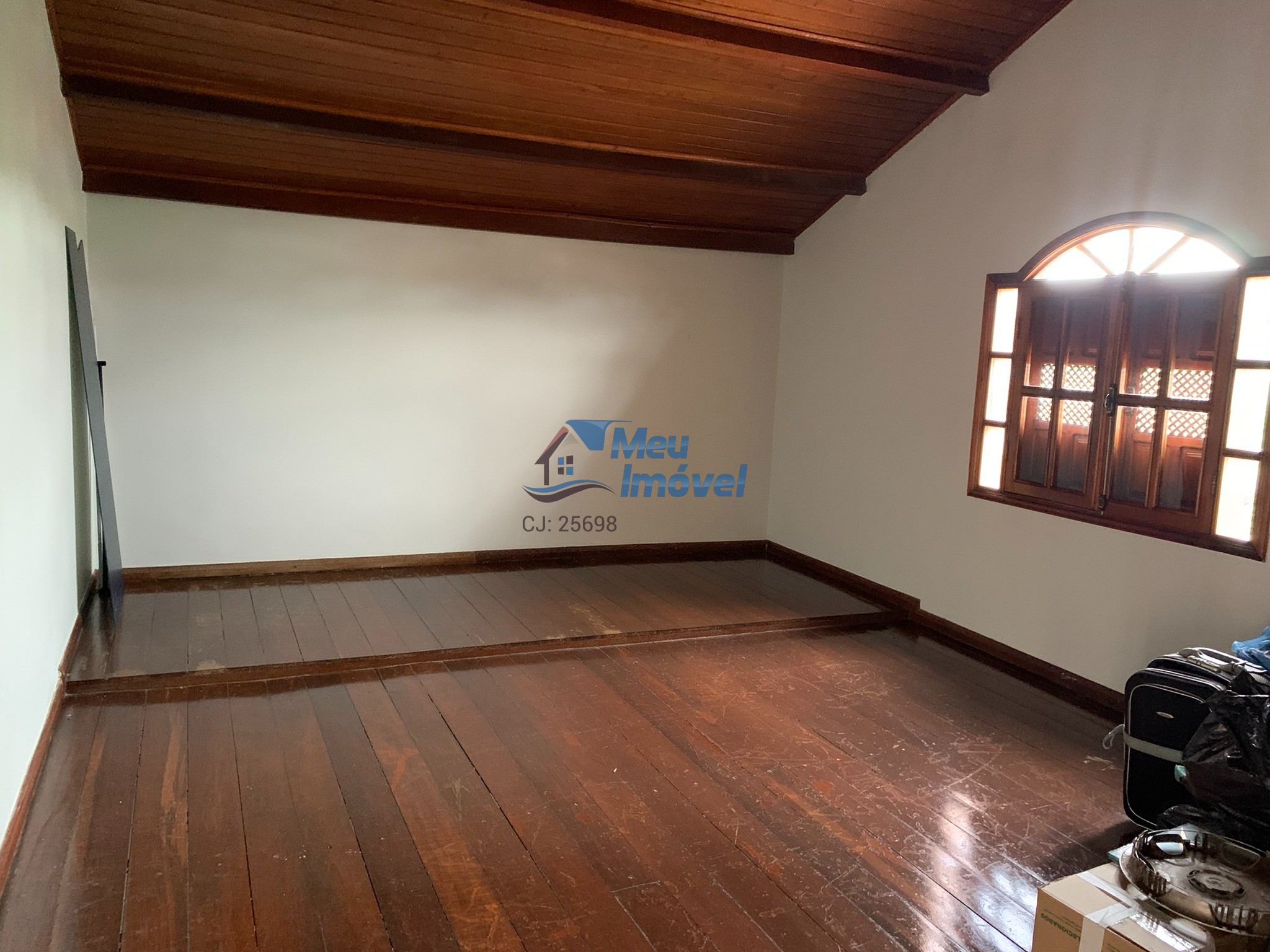 QSC 07 Taguatinga Sul Sobrado 5 Suítes Reformado Armários 400m² 2 Vagas