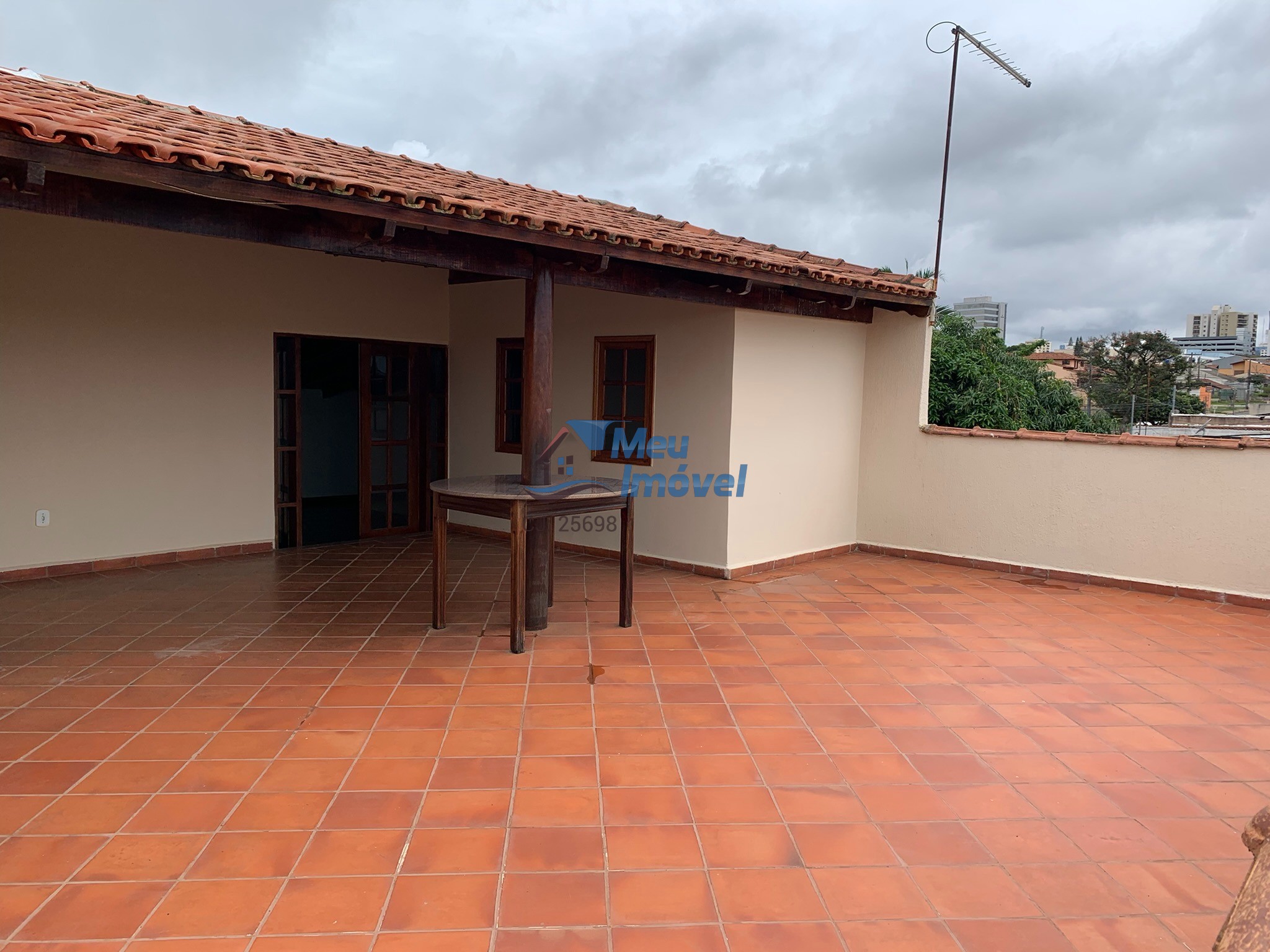 QSC 07 Taguatinga Sul Sobrado 5 Suítes Reformado Armários 400m² 2 Vagas