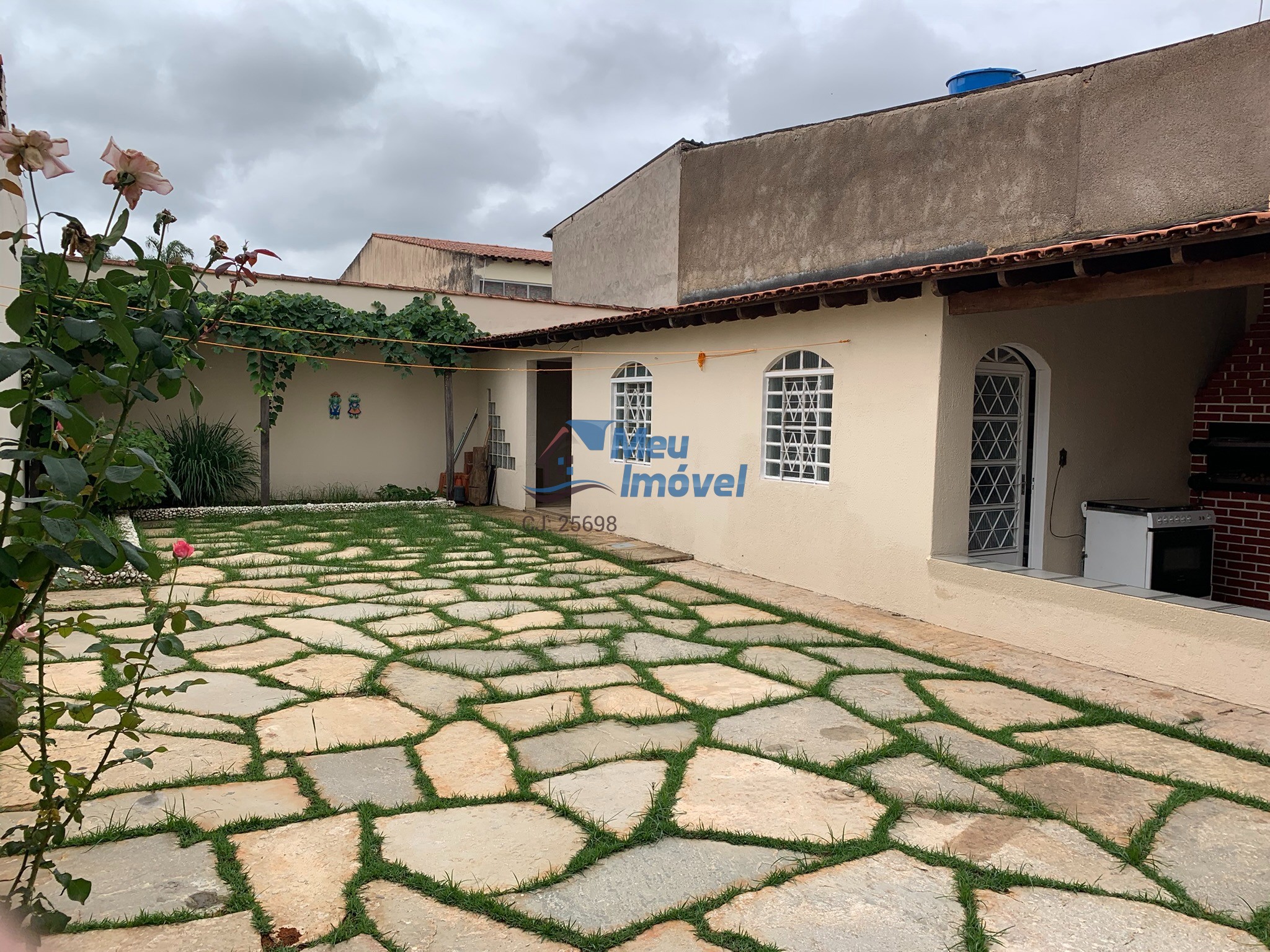 QSC 07 Taguatinga Sul Sobrado 5 Suítes Reformado Armários 400m² 2 Vagas