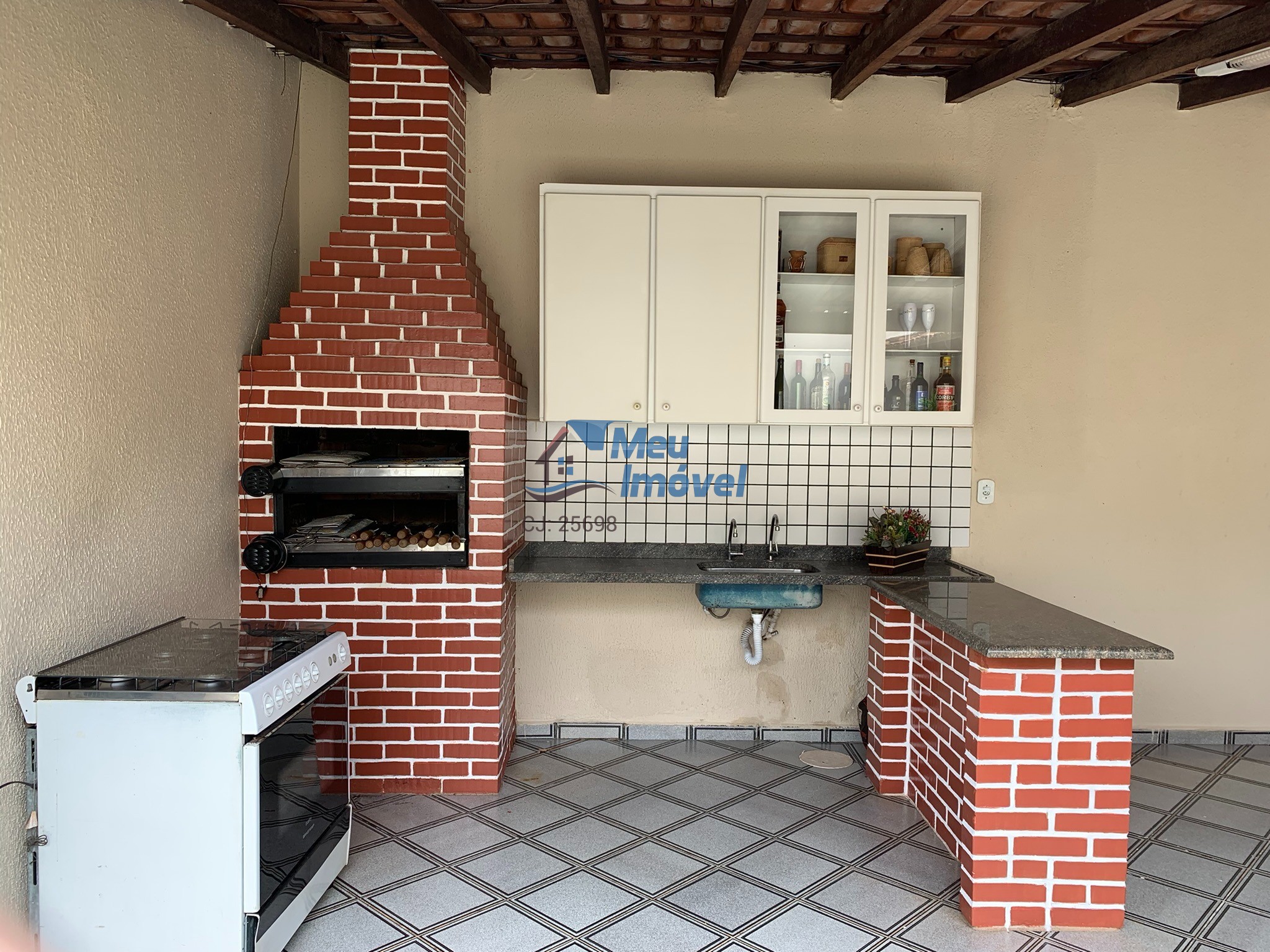 QSC 07 Taguatinga Sul Sobrado 5 Suítes Reformado Armários 400m² 2 Vagas
