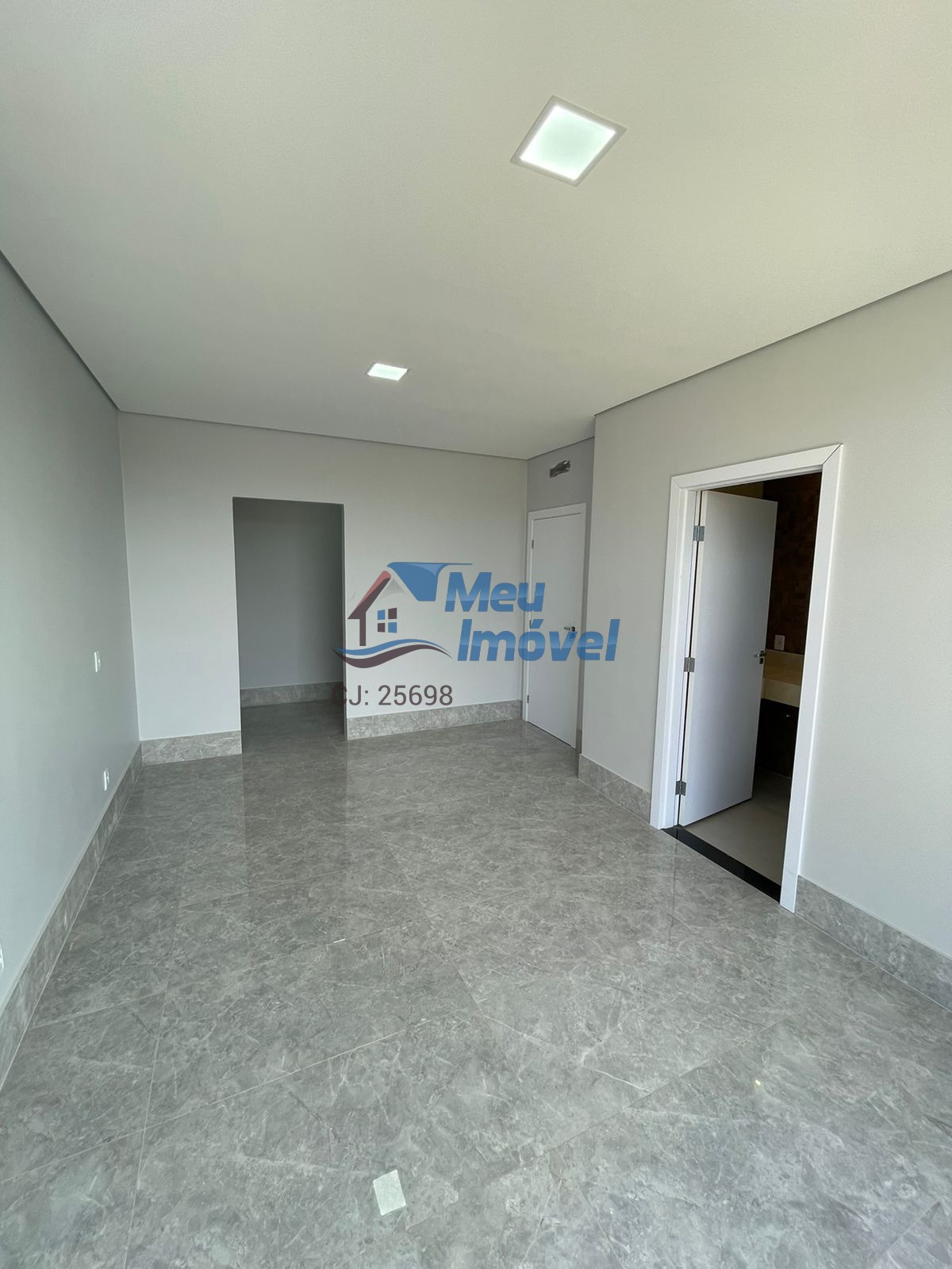 SHA Conjunto 4 Arniqueiras Casa Sobrado 4 Quartos 4 suítes Alto Padrão 2 Vagas