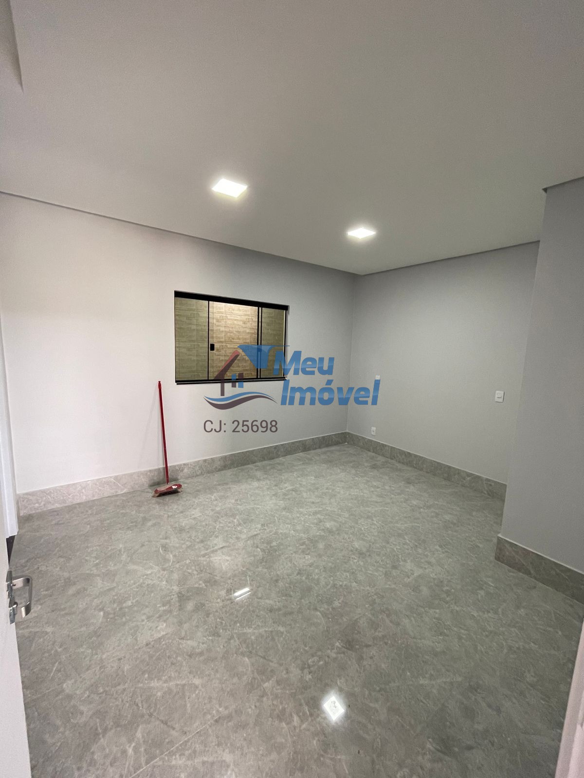 SHA Conjunto 4 Arniqueiras Casa Sobrado 4 Quartos 4 suítes Alto Padrão 2 Vagas
