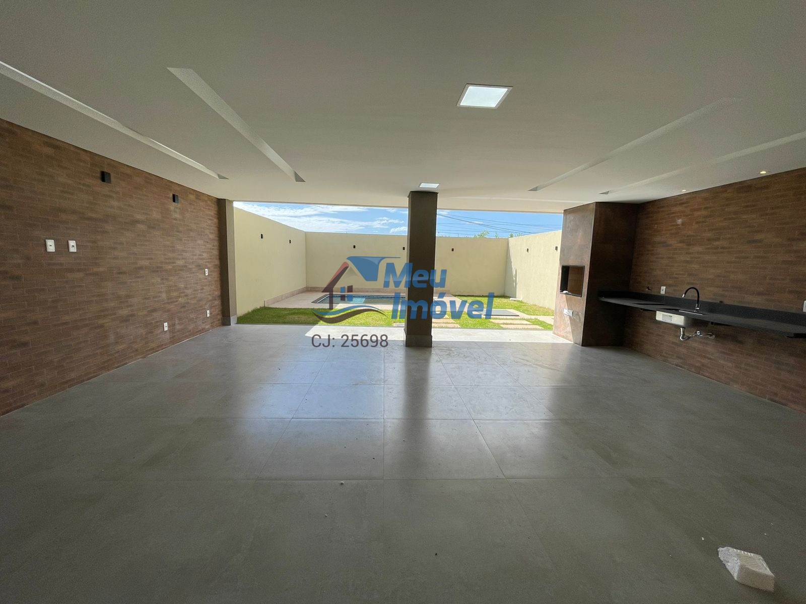 SHA Conjunto 4 Arniqueiras Casa Sobrado 4 Quartos 4 suítes Alto Padrão 2 Vagas