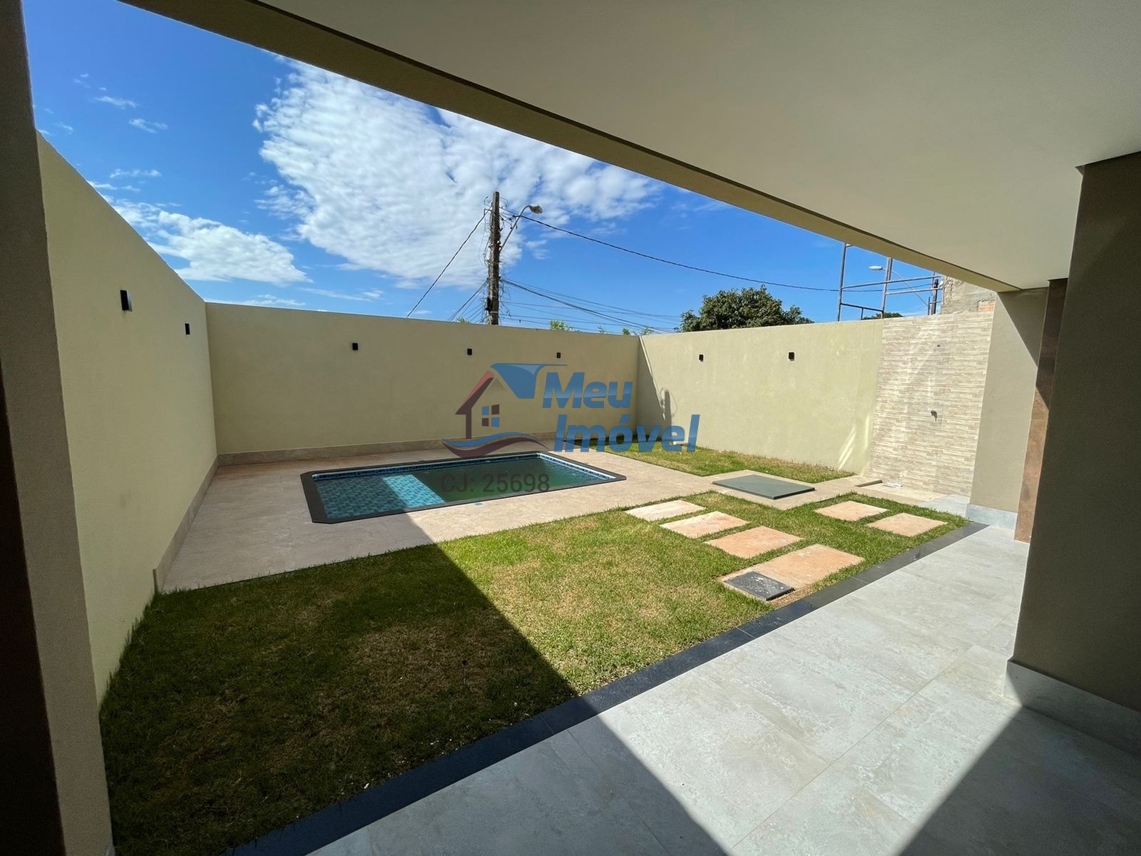 SHA Conjunto 4 Arniqueiras Casa Sobrado 4 Quartos 4 suítes Alto Padrão 2 Vagas