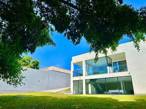 SHA Conjunto 4 Arniqueiras Casa Laje 3 Quartos 3 Suítes 4 Vagas 600 m² Cessão