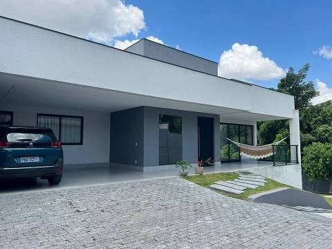 SHA Conjunto 4 Arniqueiras Casa Laje 3 Quartos 3 Suítes 4 Vagas 600 m² Cessão