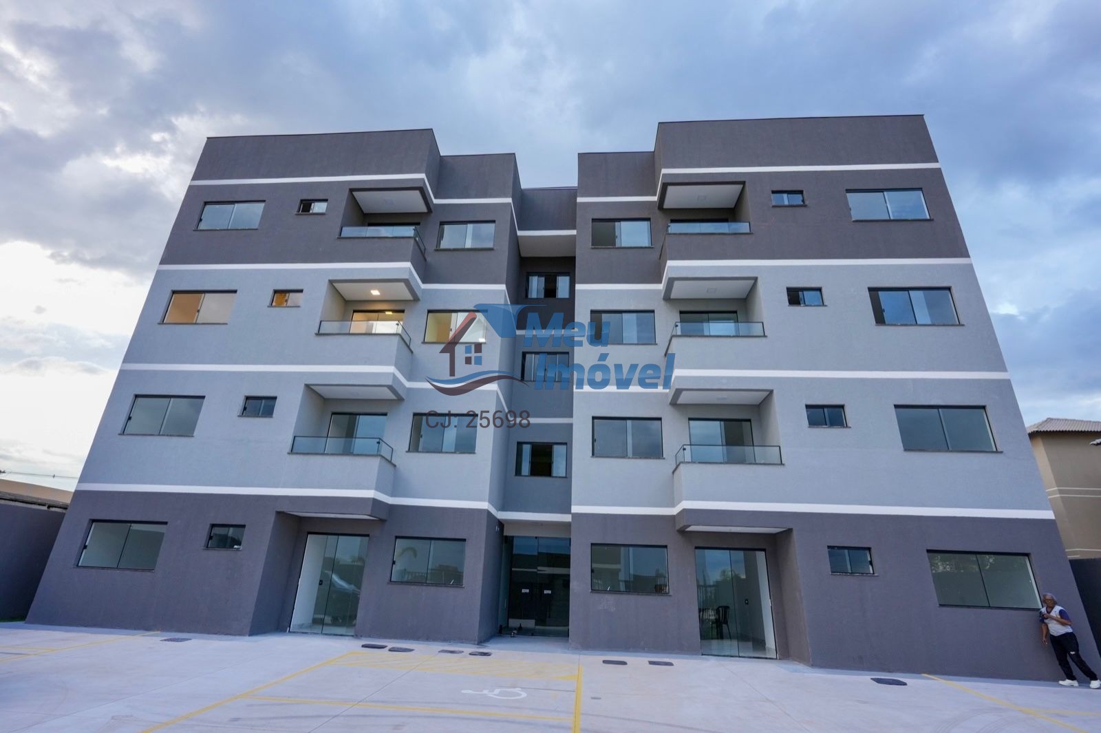 Condomínio Acapulco II Valparaíso APTO 2 Quartos 1 Vaga 65m² Ótima Localização
