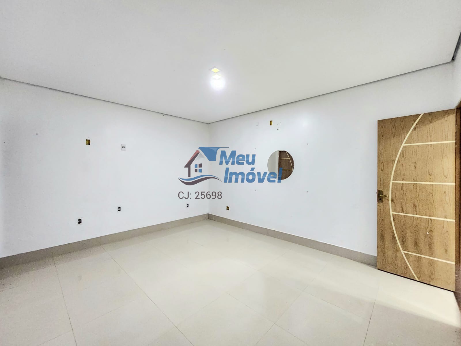 Condomínio JK Arniqueiras Casa 4 Quartos 1 Suíte 3 Vagas 470m² Closet Escritório