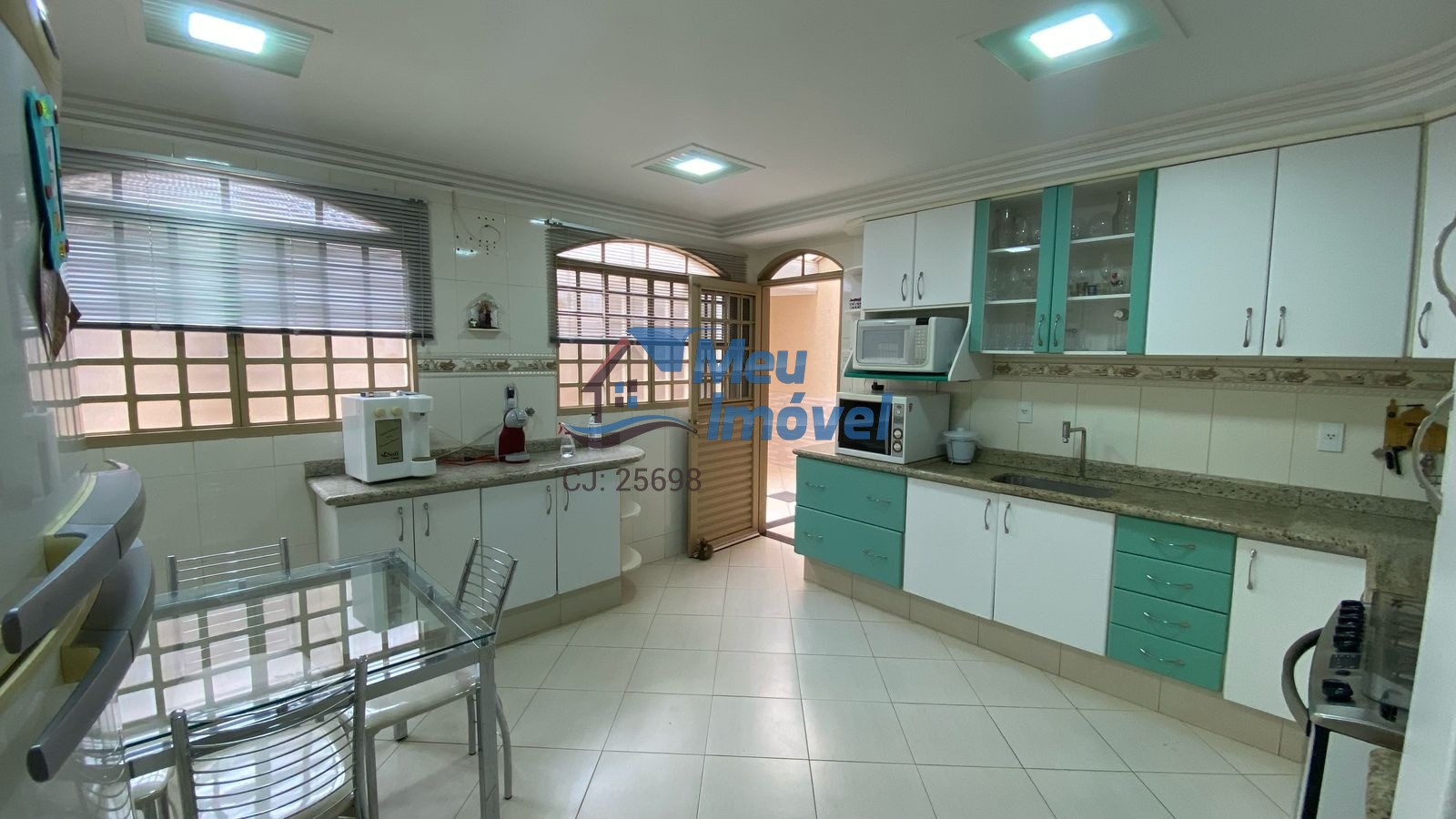 Casa, 4 quartos, 250 m² - Foto 1