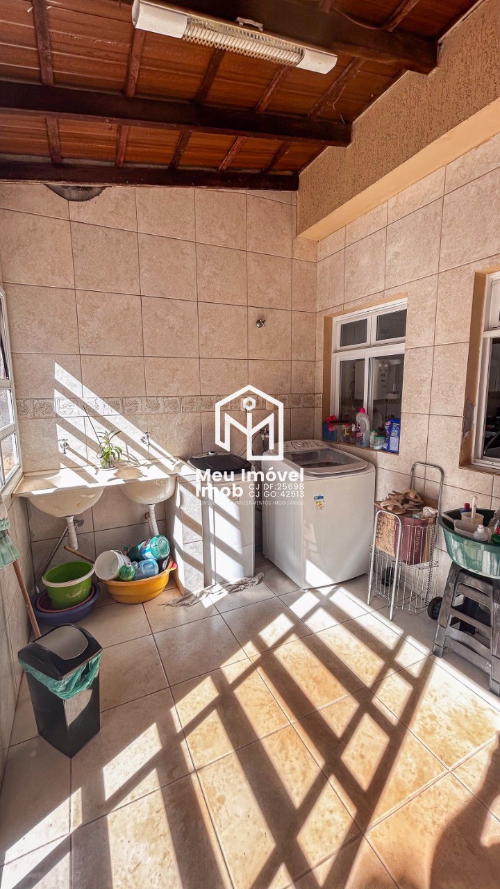 Imperdível casa de 4 quartos com 3 suítes em Taguatinga Sul - QSD 39 próximo ao metrô! 268m², 2 salas, 5 banheiros e 2 vagas.
