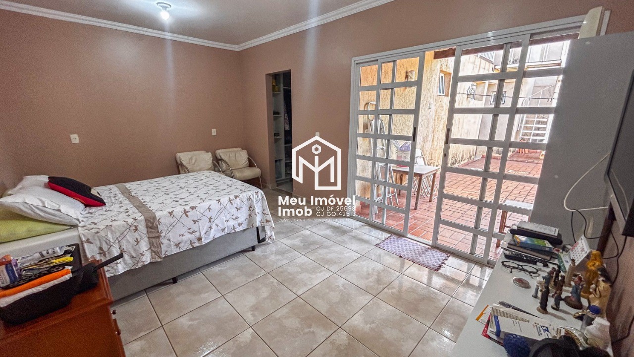 Imperdível casa de 4 quartos com 3 suítes em Taguatinga Sul - QSD 39 próximo ao metrô! 268m², 2 salas, 5 banheiros e 2 vagas.