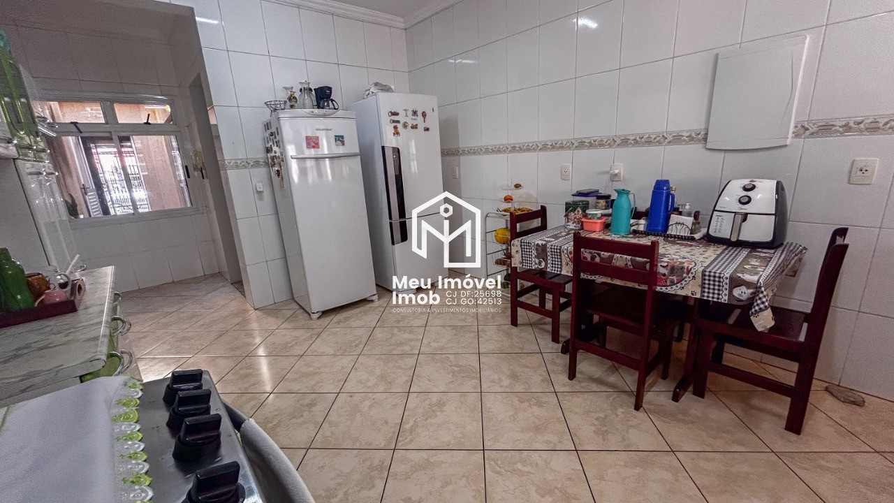 Imperdível casa de 4 quartos com 3 suítes em Taguatinga Sul - QSD 39 próximo ao metrô! 268m², 2 salas, 5 banheiros e 2 vagas.