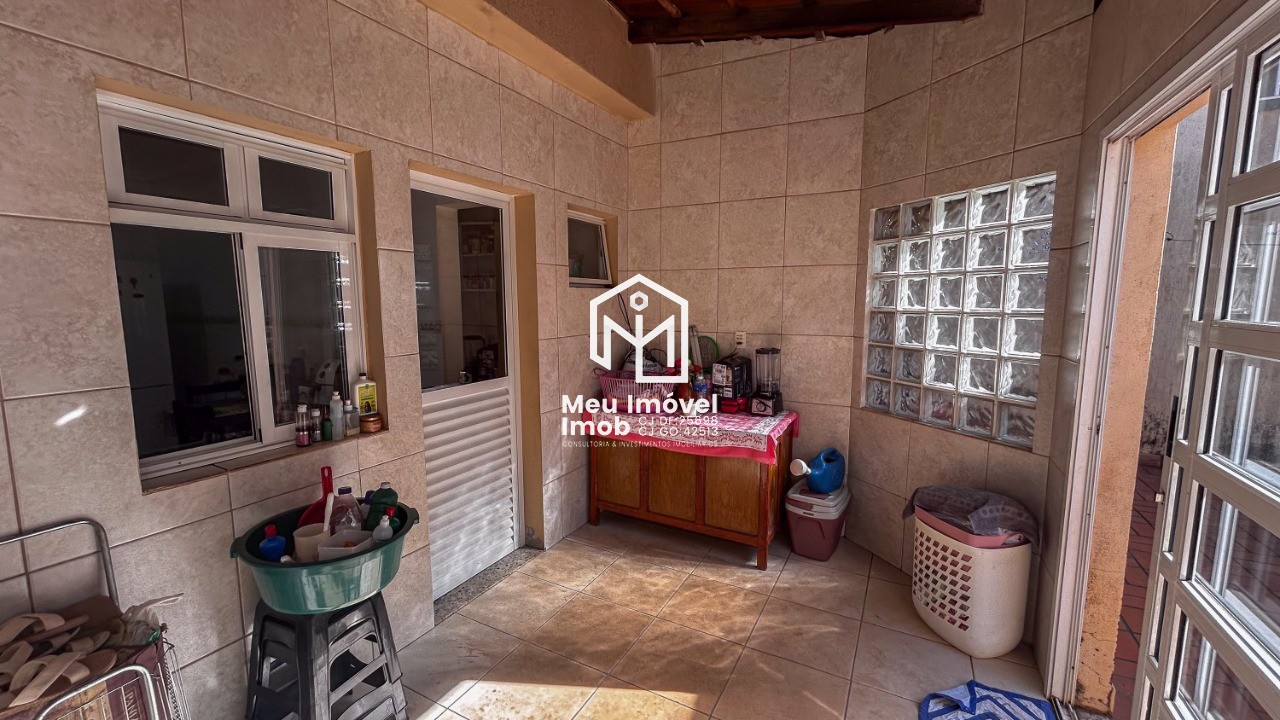 Imperdível casa de 4 quartos com 3 suítes em Taguatinga Sul - QSD 39 próximo ao metrô! 268m², 2 salas, 5 banheiros e 2 vagas.