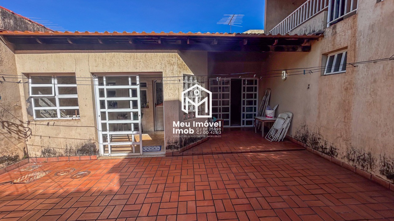 Imperdível casa de 4 quartos com 3 suítes em Taguatinga Sul - QSD 39 próximo ao metrô! 268m², 2 salas, 5 banheiros e 2 vagas.