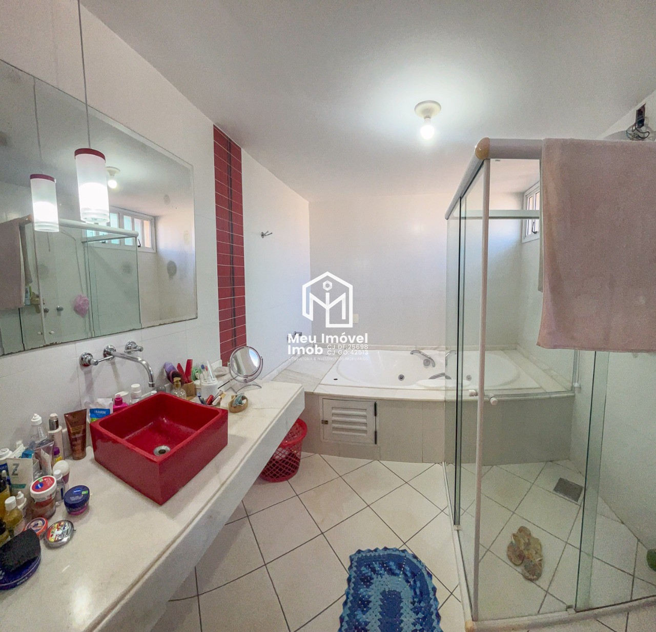 Imperdível casa de 4 quartos com 3 suítes em Taguatinga Sul - QSD 39 próximo ao metrô! 268m², 2 salas, 5 banheiros e 2 vagas.