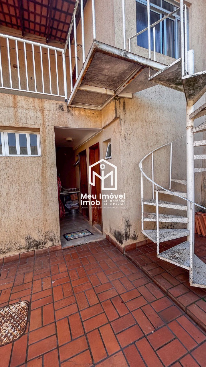 Imperdível casa de 4 quartos com 3 suítes em Taguatinga Sul - QSD 39 próximo ao metrô! 268m², 2 salas, 5 banheiros e 2 vagas.