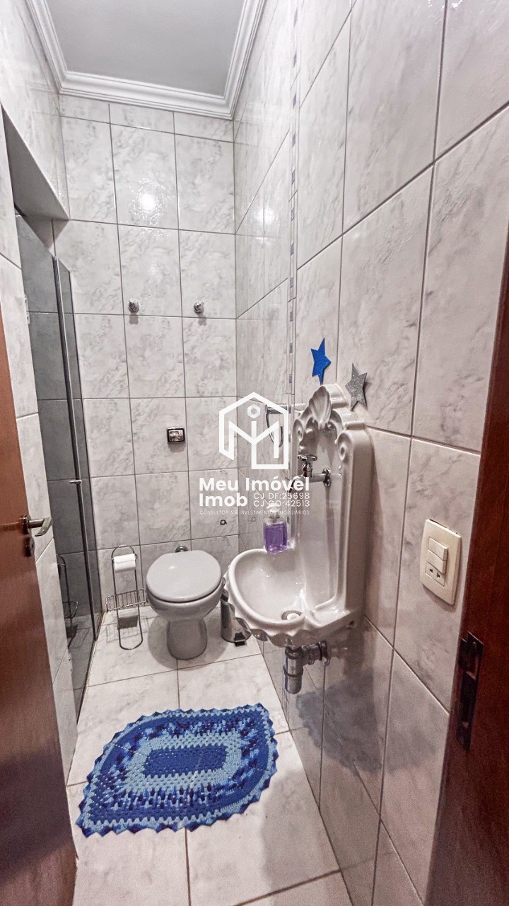 Imperdível casa de 4 quartos com 3 suítes em Taguatinga Sul - QSD 39 próximo ao metrô! 268m², 2 salas, 5 banheiros e 2 vagas.