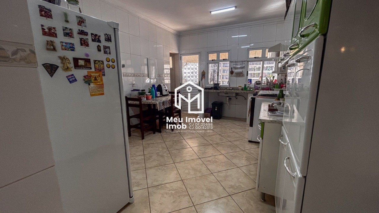 Imperdível casa de 4 quartos com 3 suítes em Taguatinga Sul - QSD 39 próximo ao metrô! 268m², 2 salas, 5 banheiros e 2 vagas.